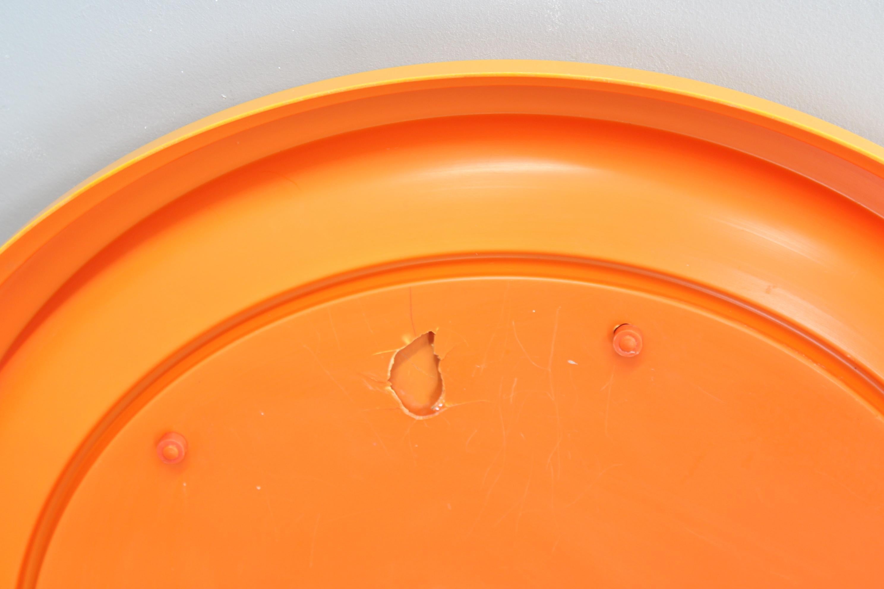 Miroir rond italien des années 1970 par Salc dans un cadre en plastique jaune/orange en vente 4