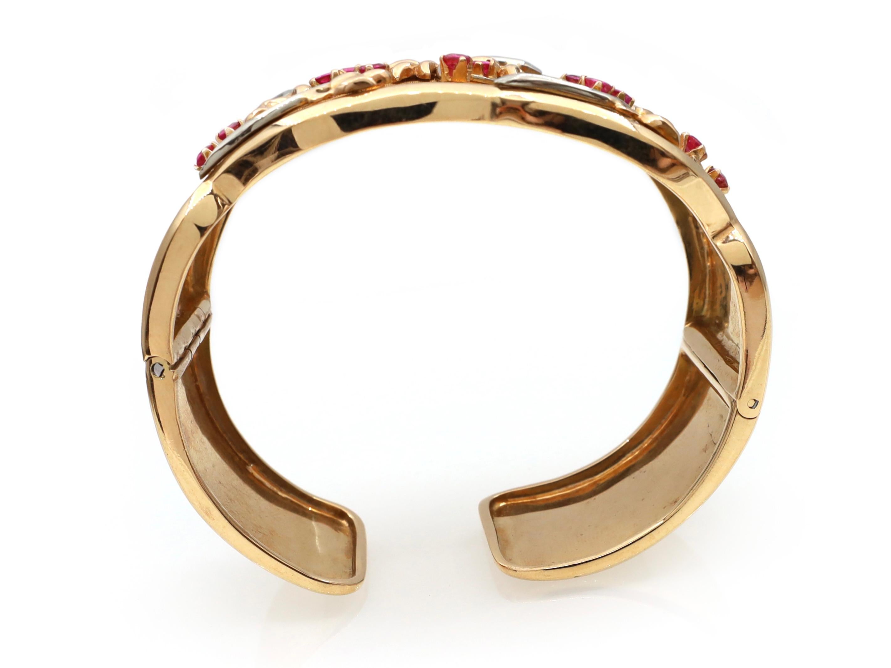 Retro 1970s Italian Ruby and 18kt Yellow Gold Hinged Cuff Bangle For Sale