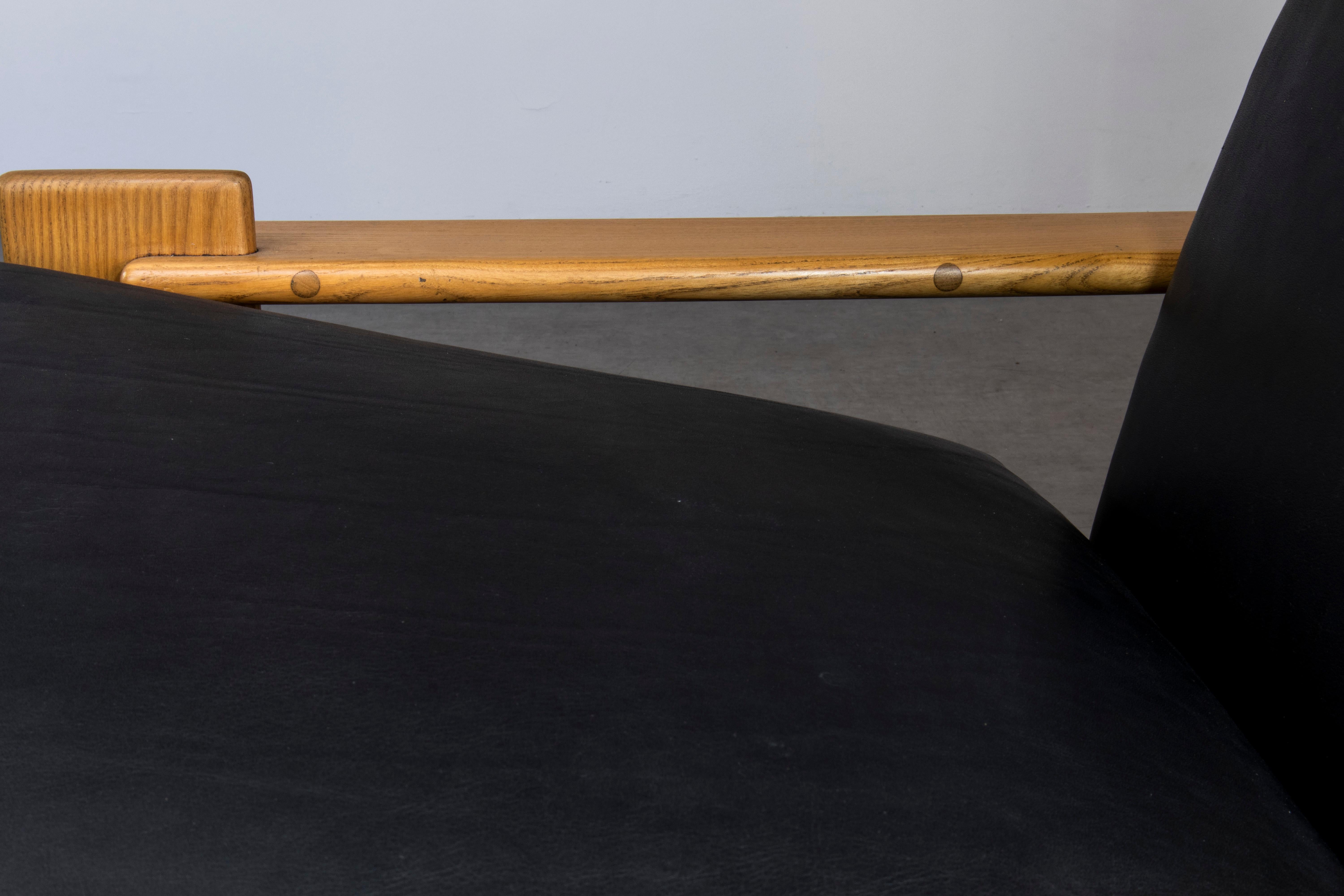 1970 Italian Scarpa Style Lounge Armchair Wood & Black Leather, Restored en vente 6