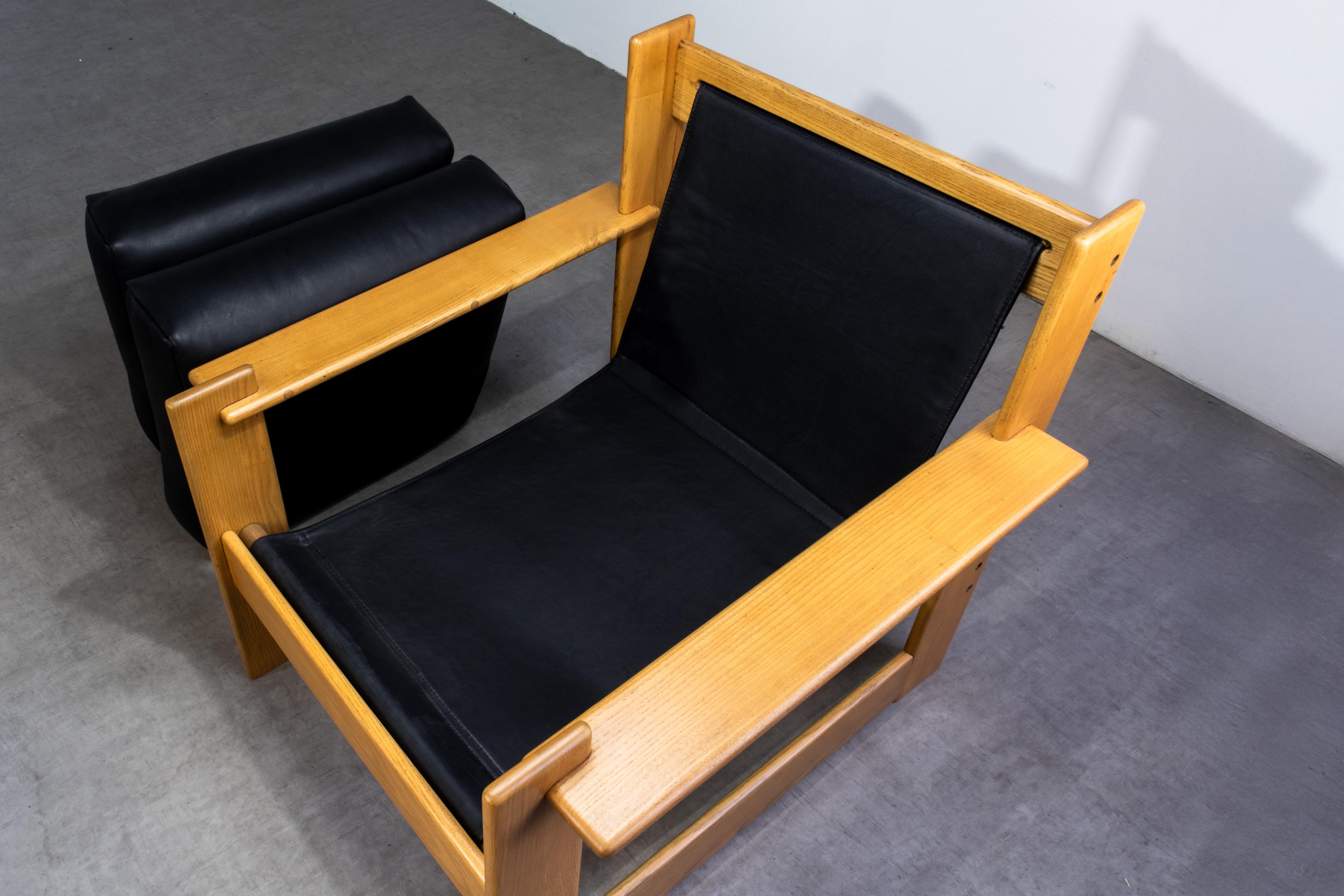 1970 Italian Scarpa Style Lounge Armchair Wood & Black Leather, Restored en vente 7