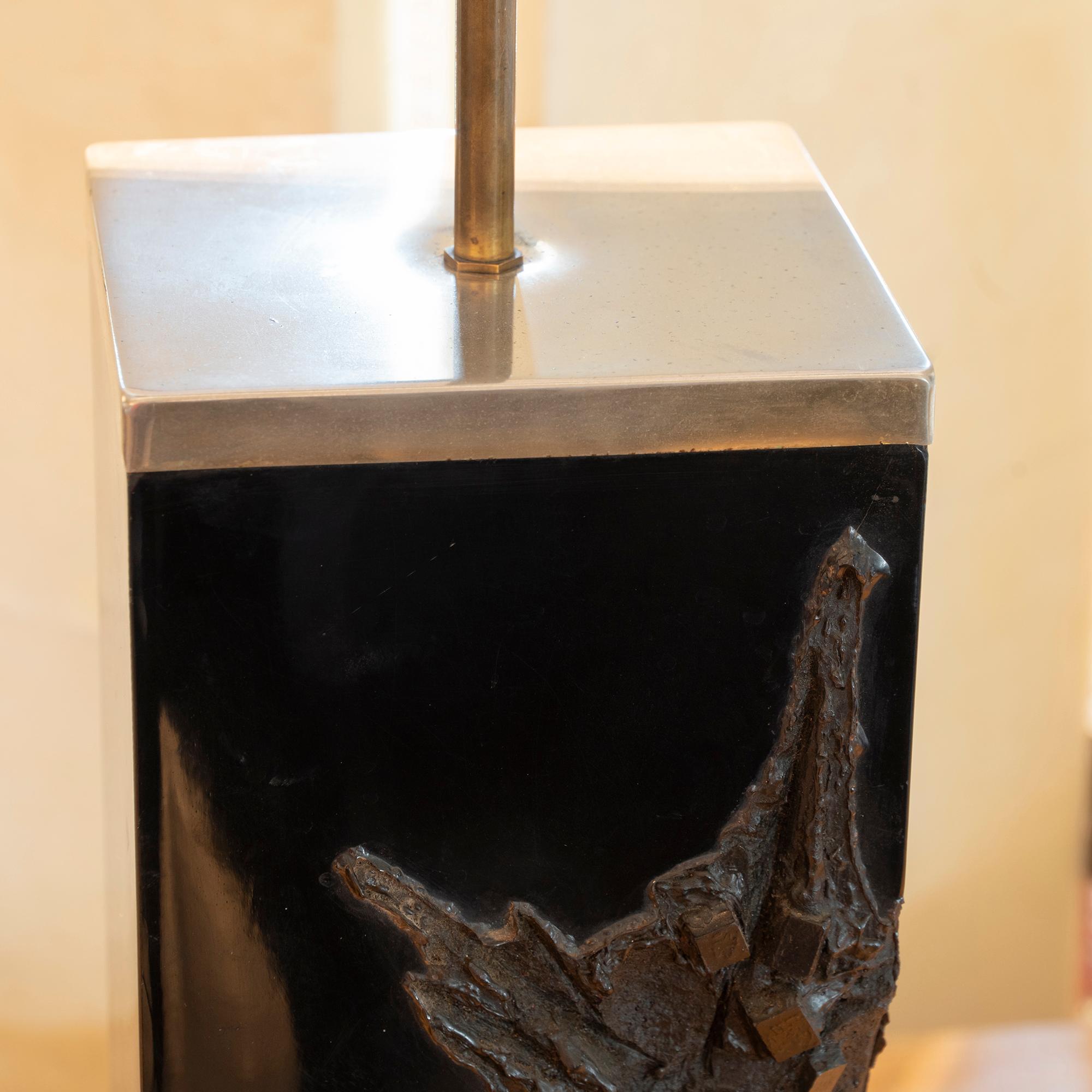1970s Italian Sculptural Black Resin Table Lamp, Chrome Details 7