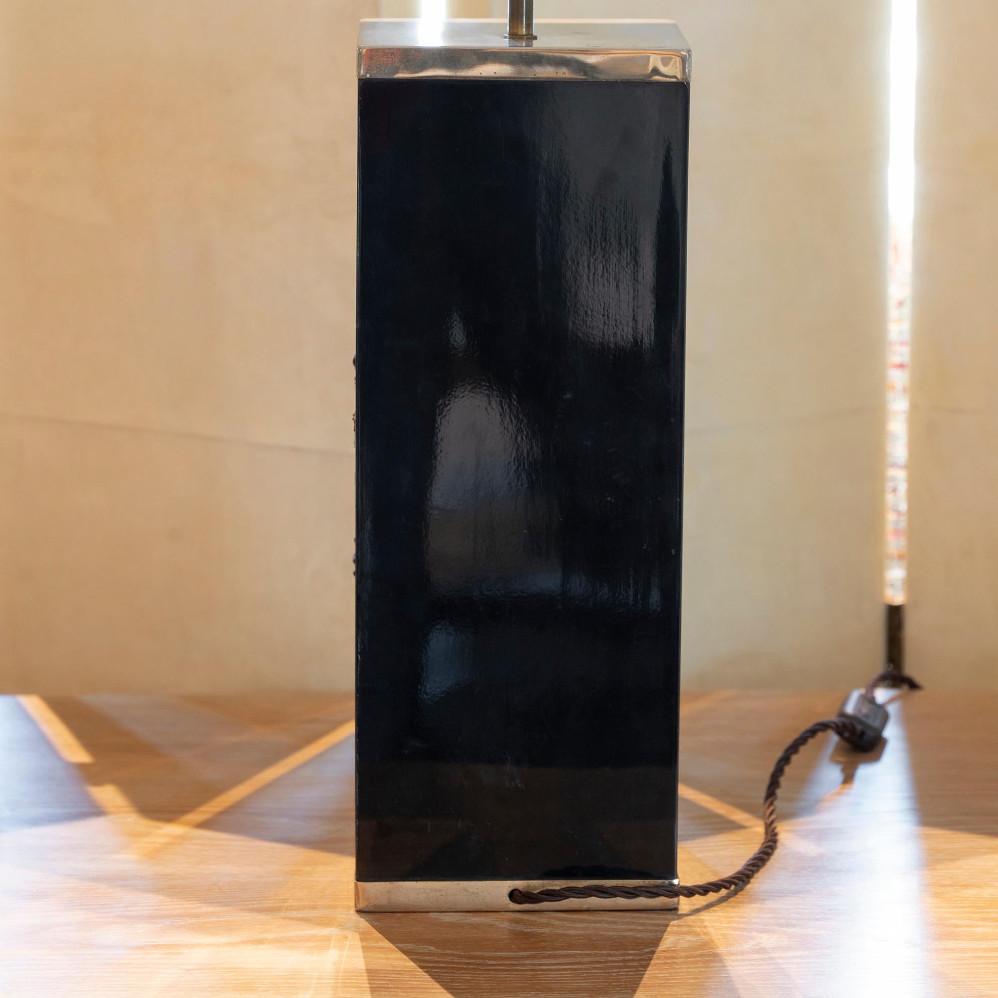 1970s Italian Sculptural Black Resin Table Lamp, Chrome Details 4