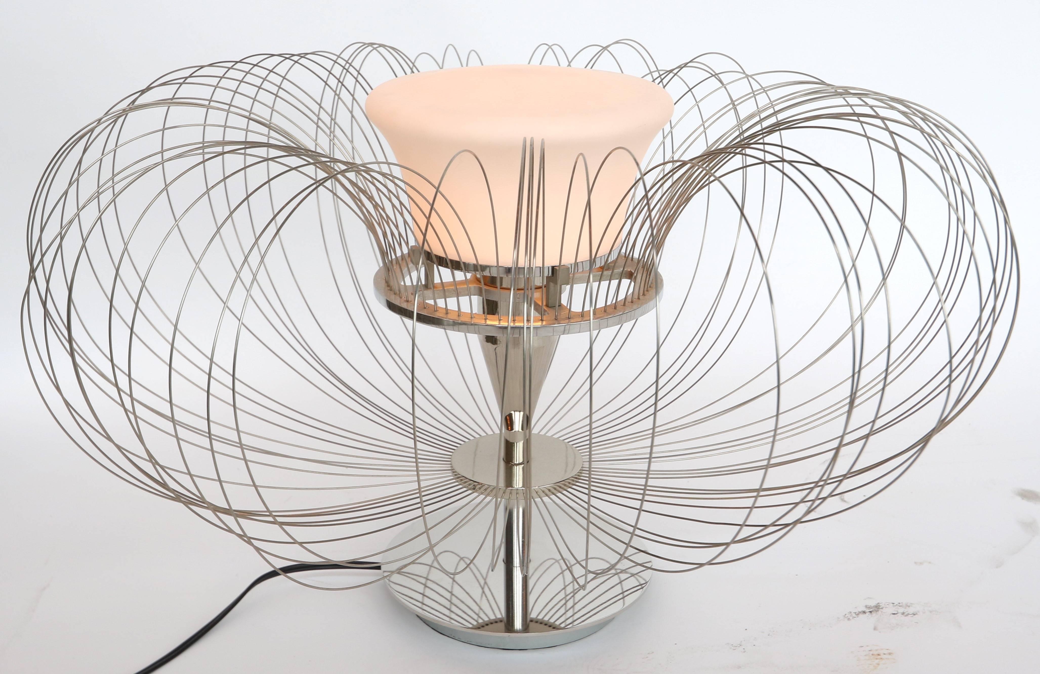 Fin du 20e siècle Lampe de table italienne sculpturale à fleurs métalliques des années 1970 de Luminara en vente