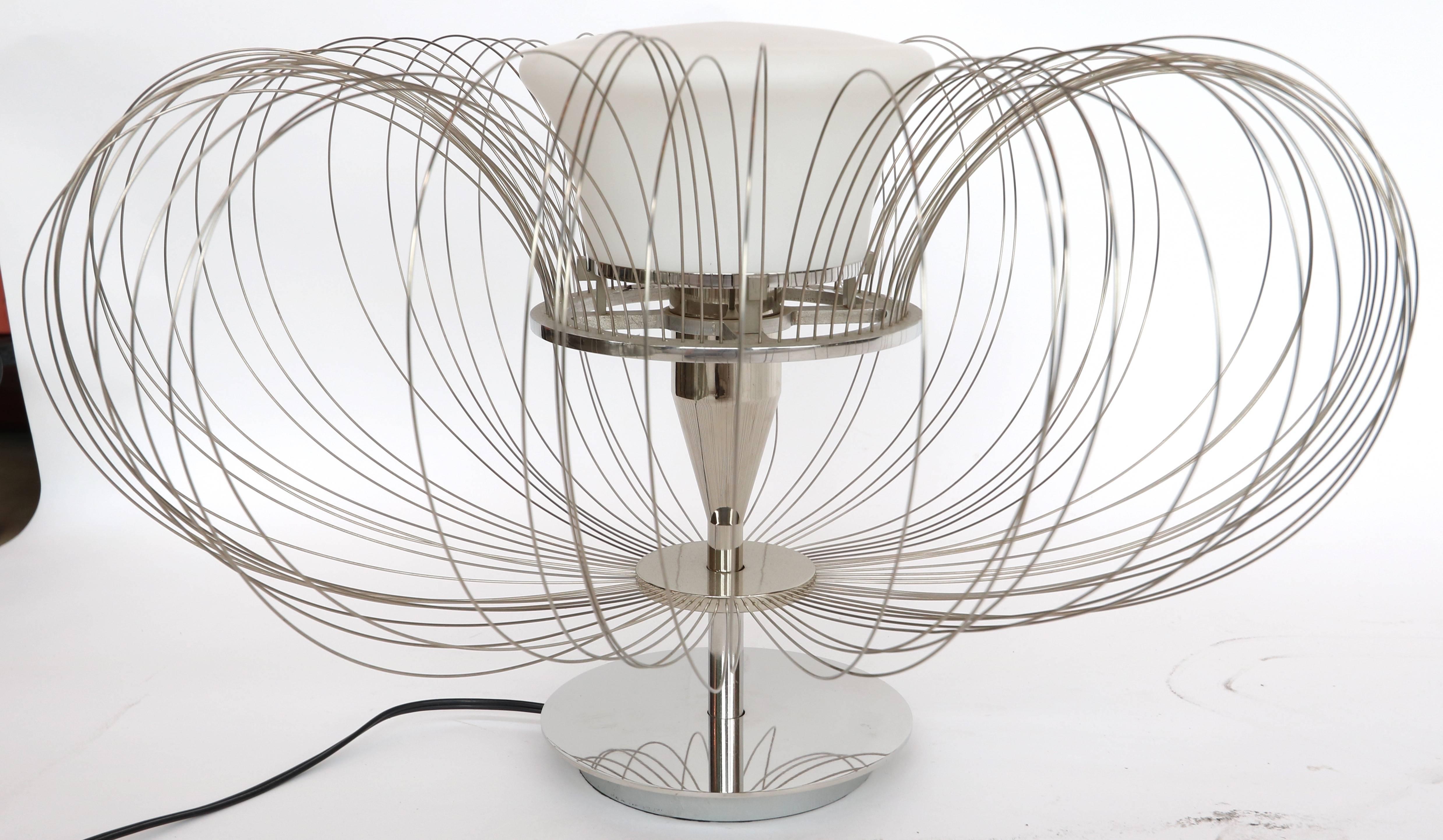 Lampe de table italienne sculpturale à fleurs métalliques des années 1970 de Luminara en vente 1