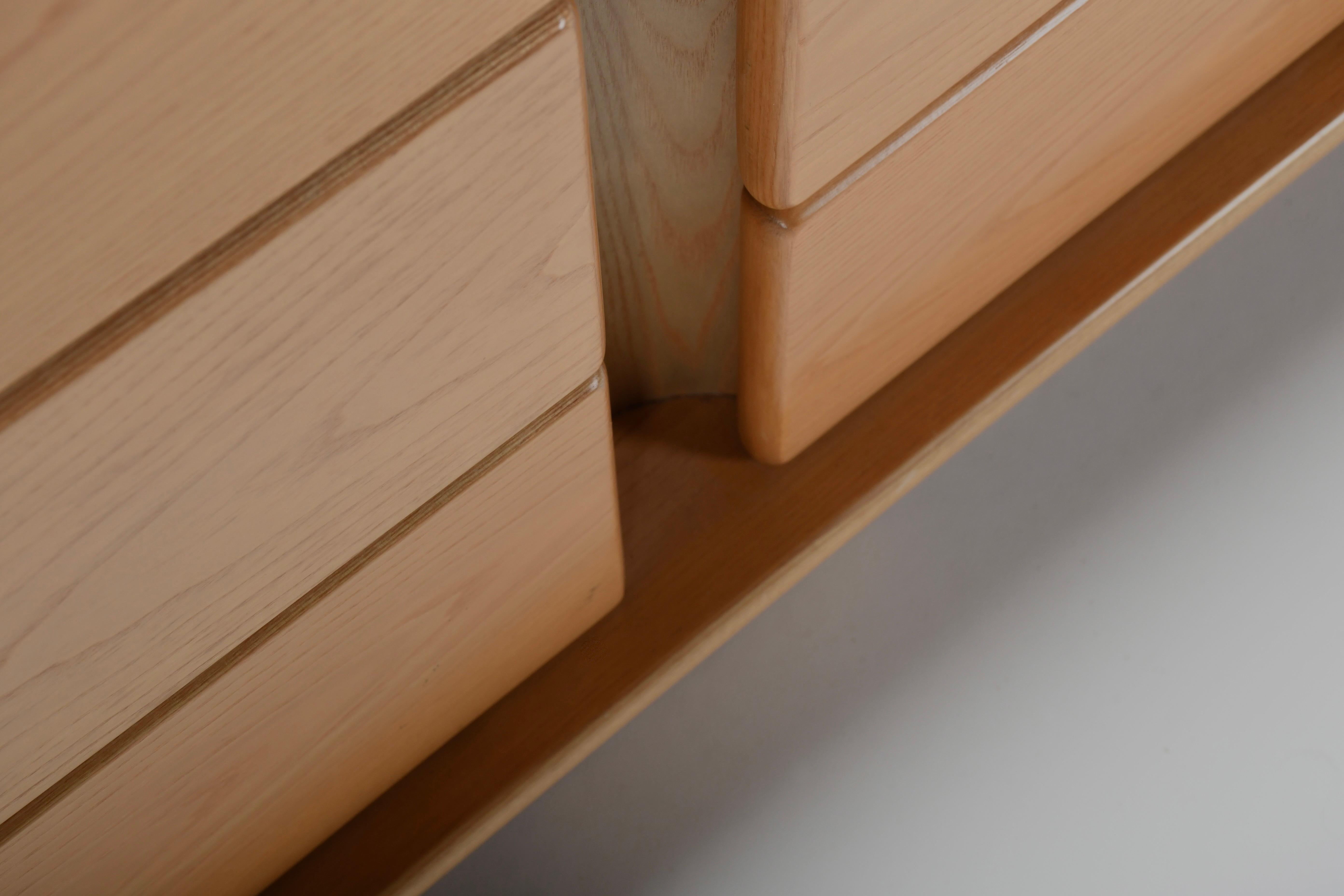 1970s Italian Sideboard in Beech Veneer with Six Drawers For Sale 1