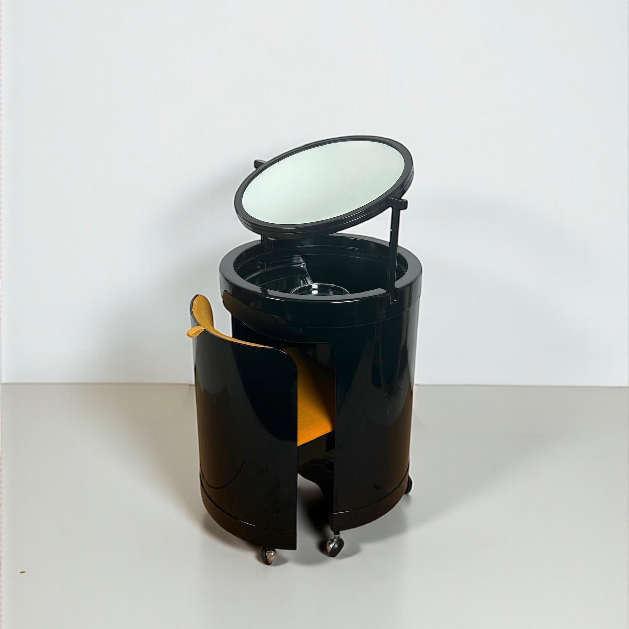 Tocador italiano Soft-Form de plástico moldeado marrón, años 70, Fanini Fain finales del siglo XX en venta