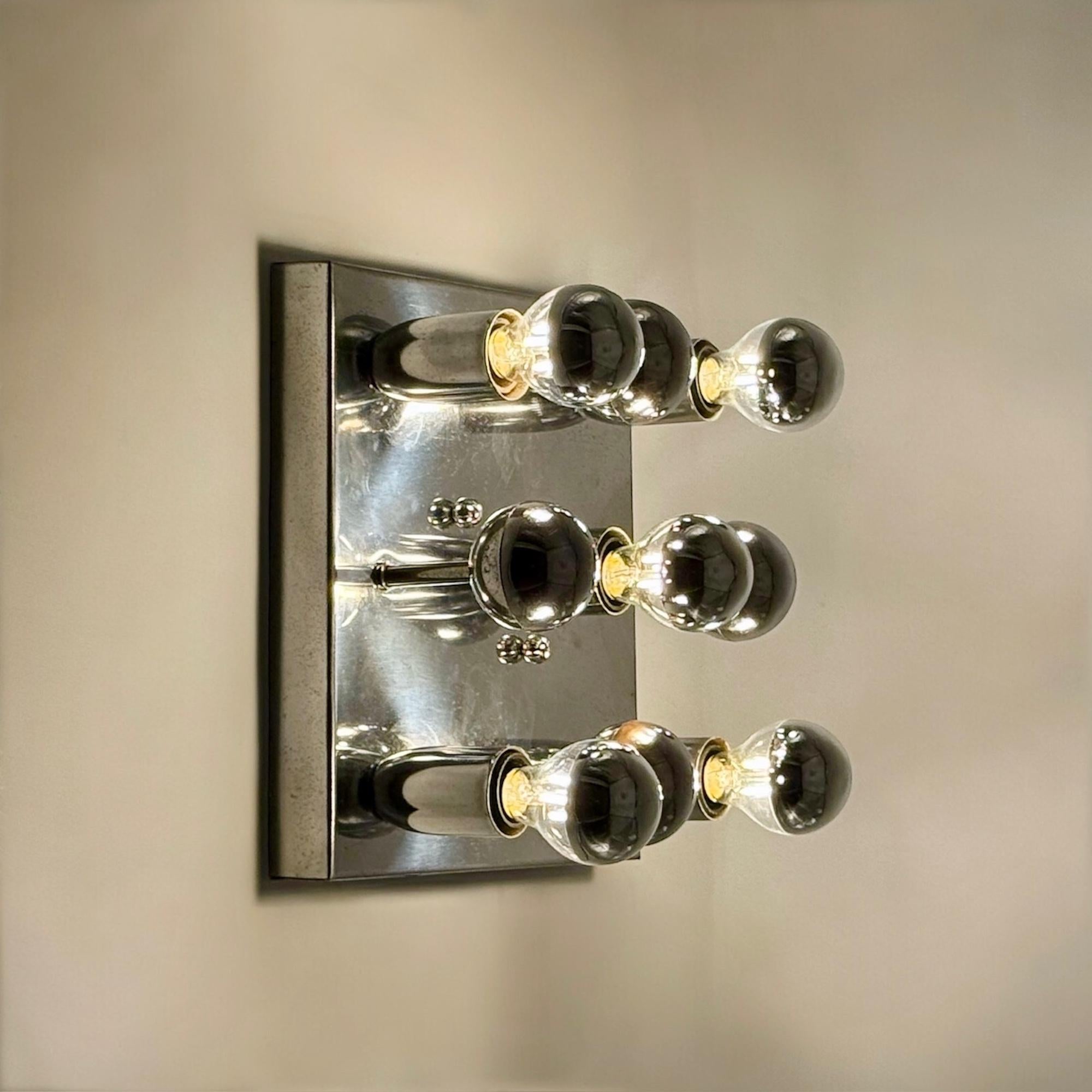 Applique ou plafonnier italien des années 1970 Space and AGE Chrome avec ampoules en miroir en vente 5