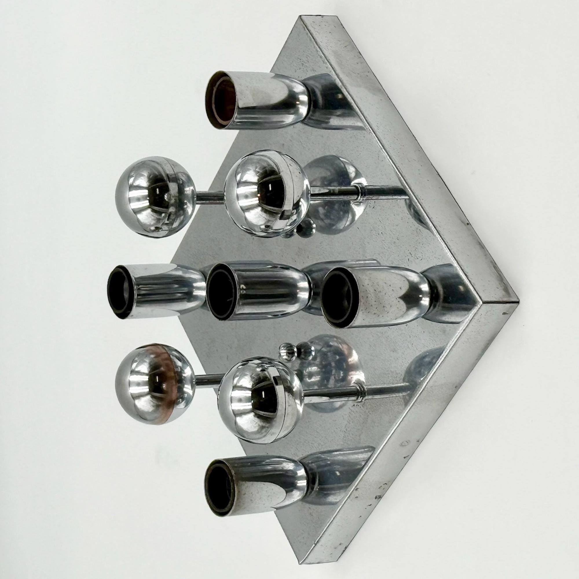 Ère spatiale Applique ou plafonnier italien des années 1970 Space and AGE Chrome avec ampoules en miroir en vente