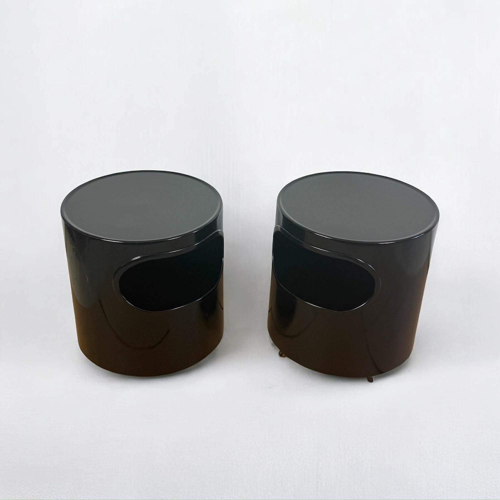 1970er Italienische Space Age Giano Vano Schwarz Beistelltische von Artemide Satz von 2 im Angebot 6