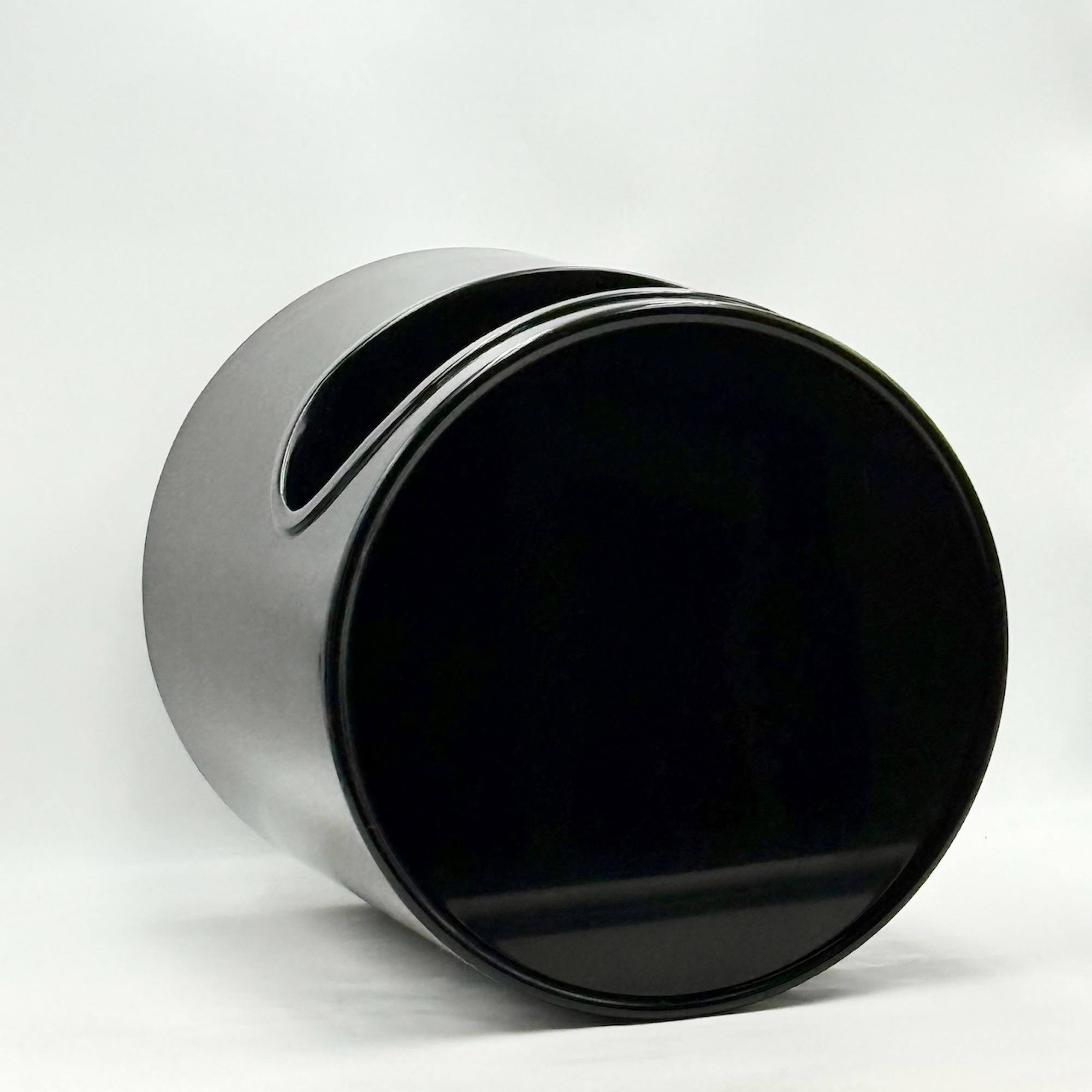 1970er Italienische Space Age Giano Vano Schwarz Beistelltische von Artemide Satz von 2 (Ende des 20. Jahrhunderts) im Angebot