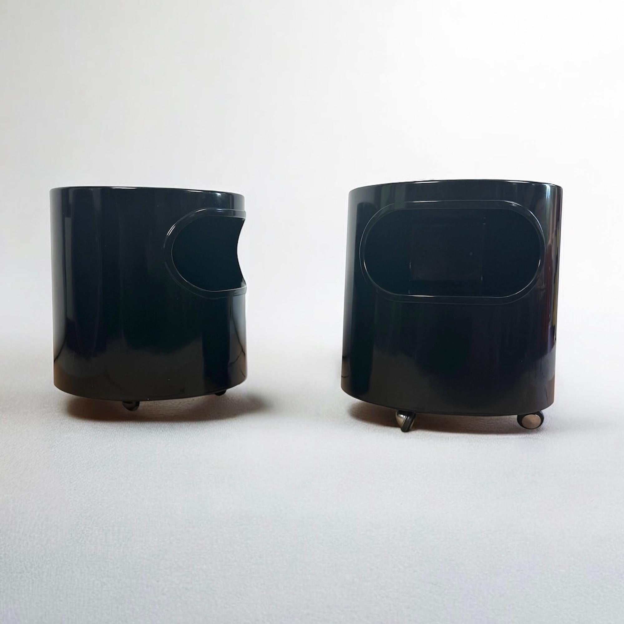1970er Italienische Space Age Giano Vano Schwarz Beistelltische von Artemide Satz von 2 im Angebot 1
