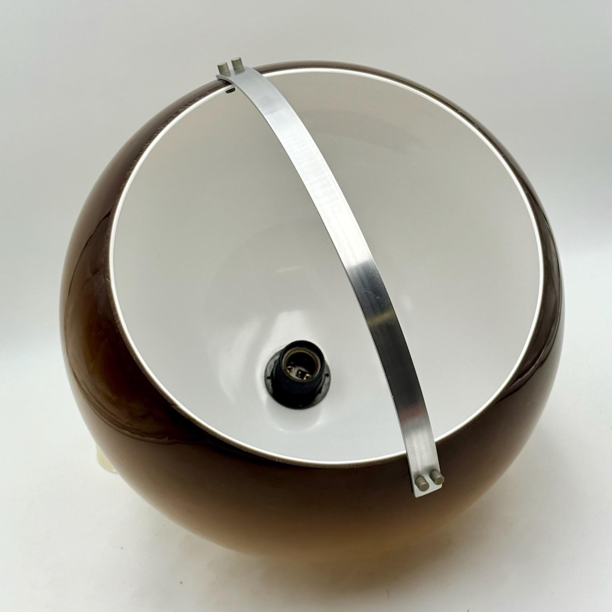 Plafond en méthacrylate des années 1970 de l'A Space avec dôme marron dégradé en vente 6