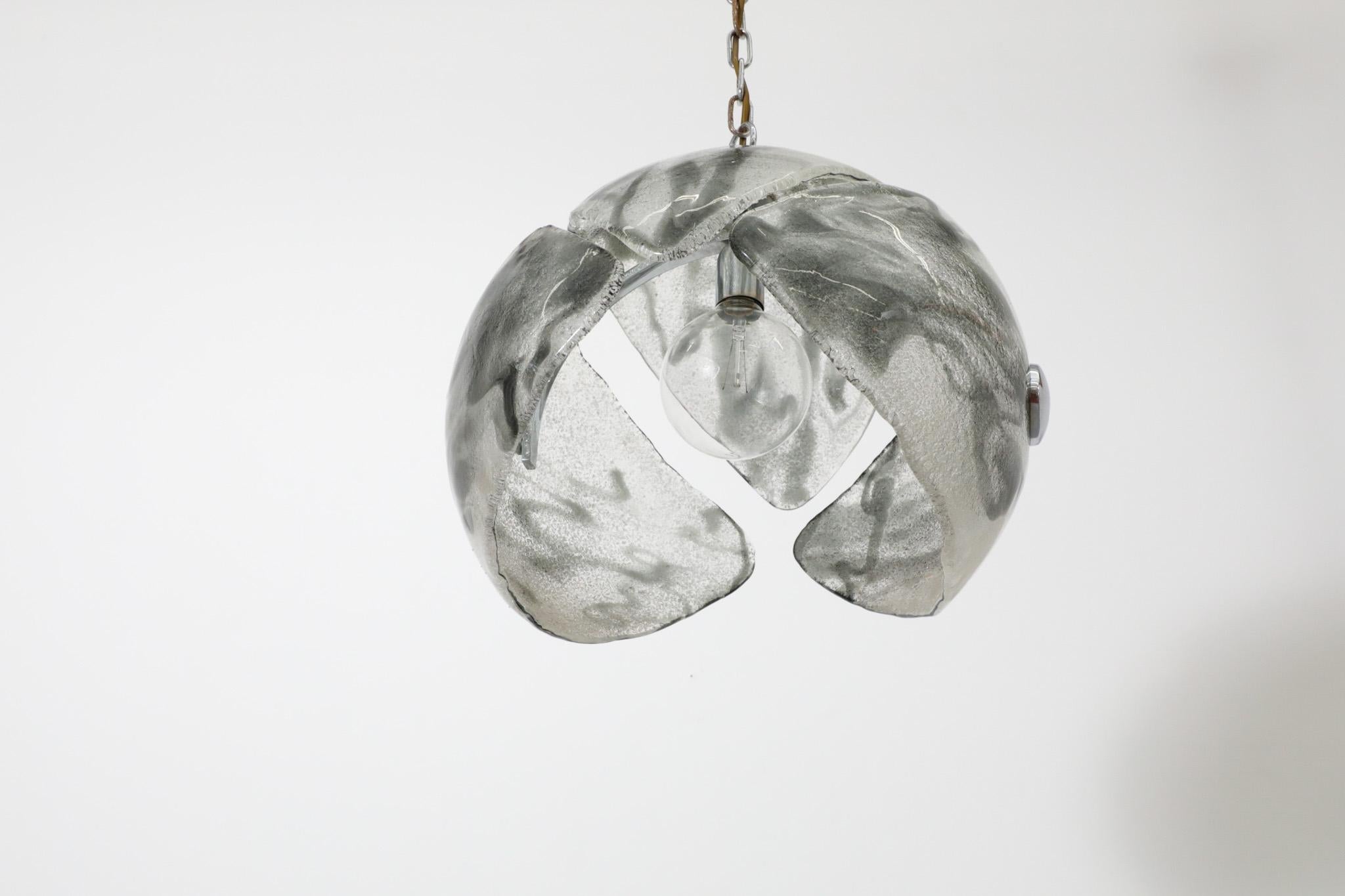Lampada a sospensione a forma di orbita attribuita a Carlo Nason, anni '70, Modern Age. in vendita 3