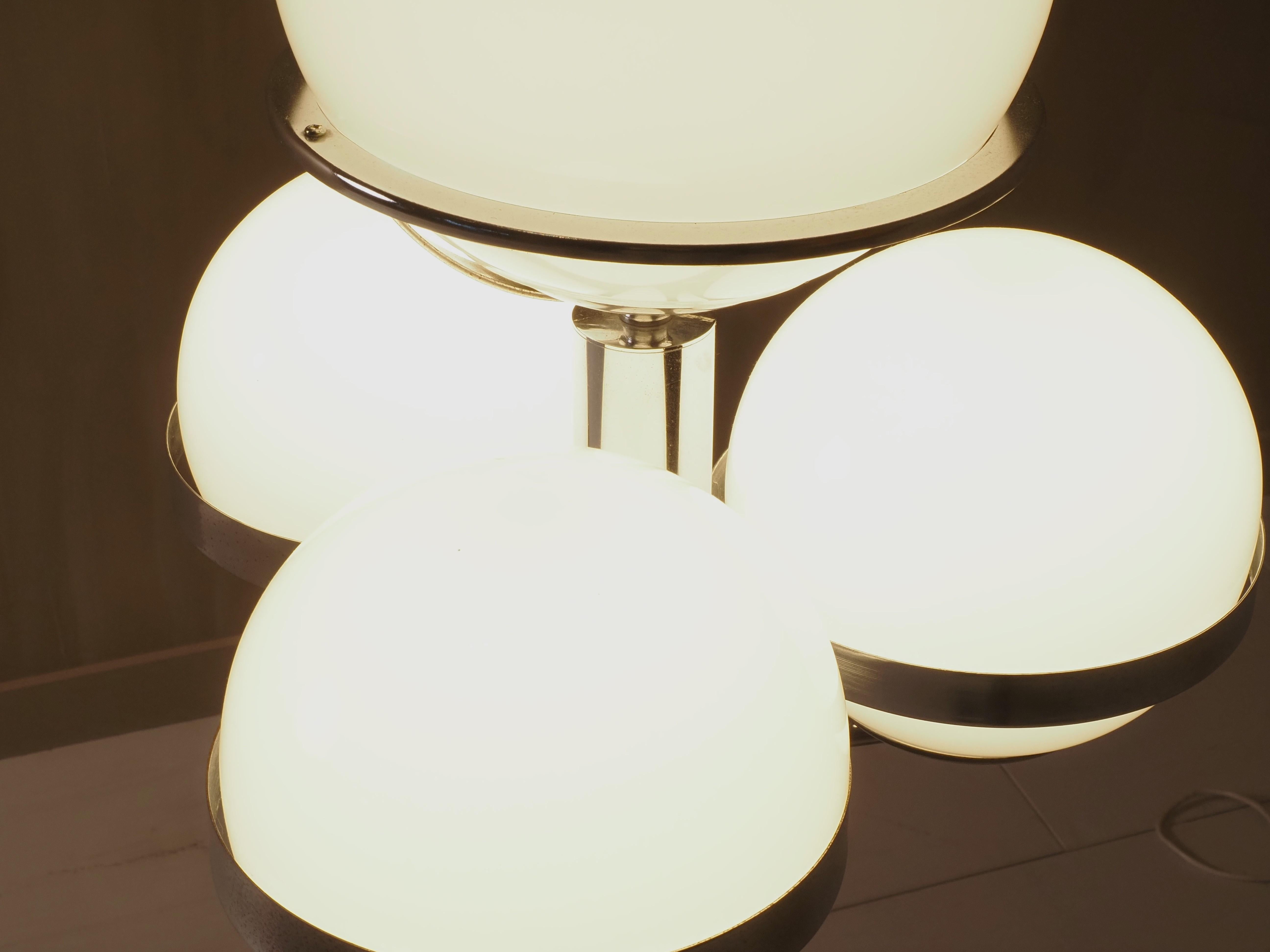 Lampe de table italienne de l'ère spatiale des années 1970 en vente 7