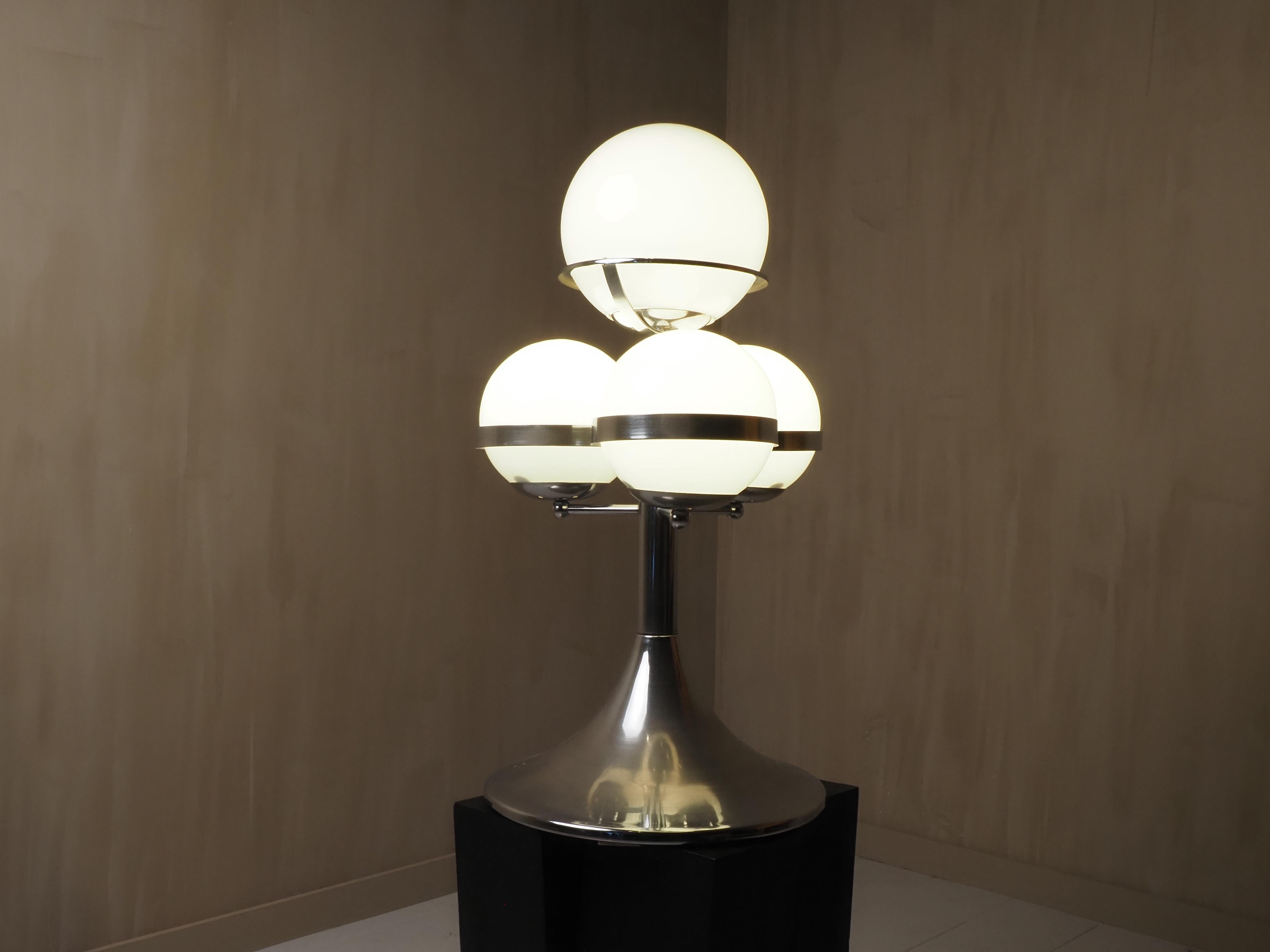 Lampe de table italienne de l'ère spatiale des années 1970 en vente 9
