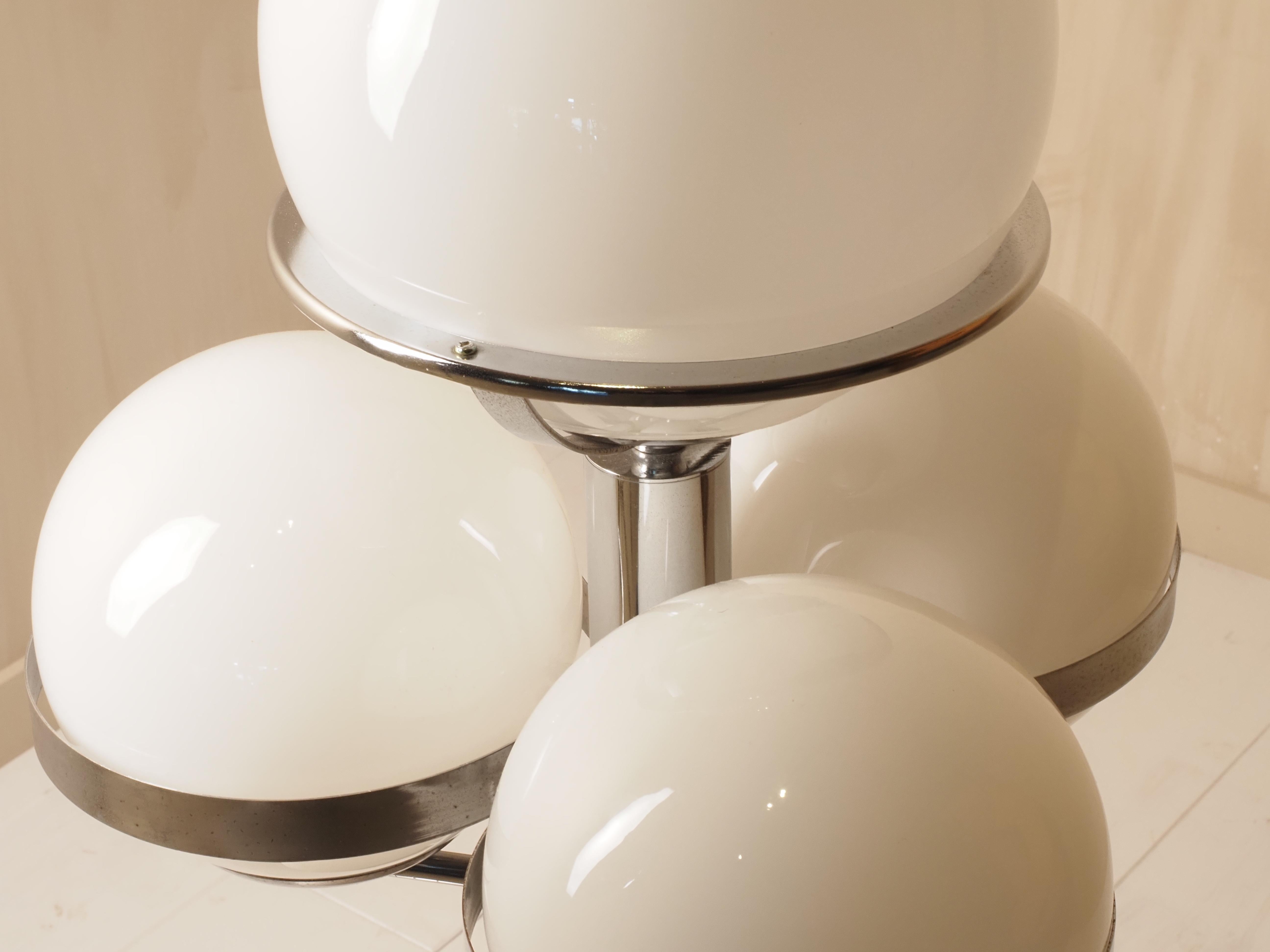 Lampe de table italienne de l'ère spatiale des années 1970 en vente 13