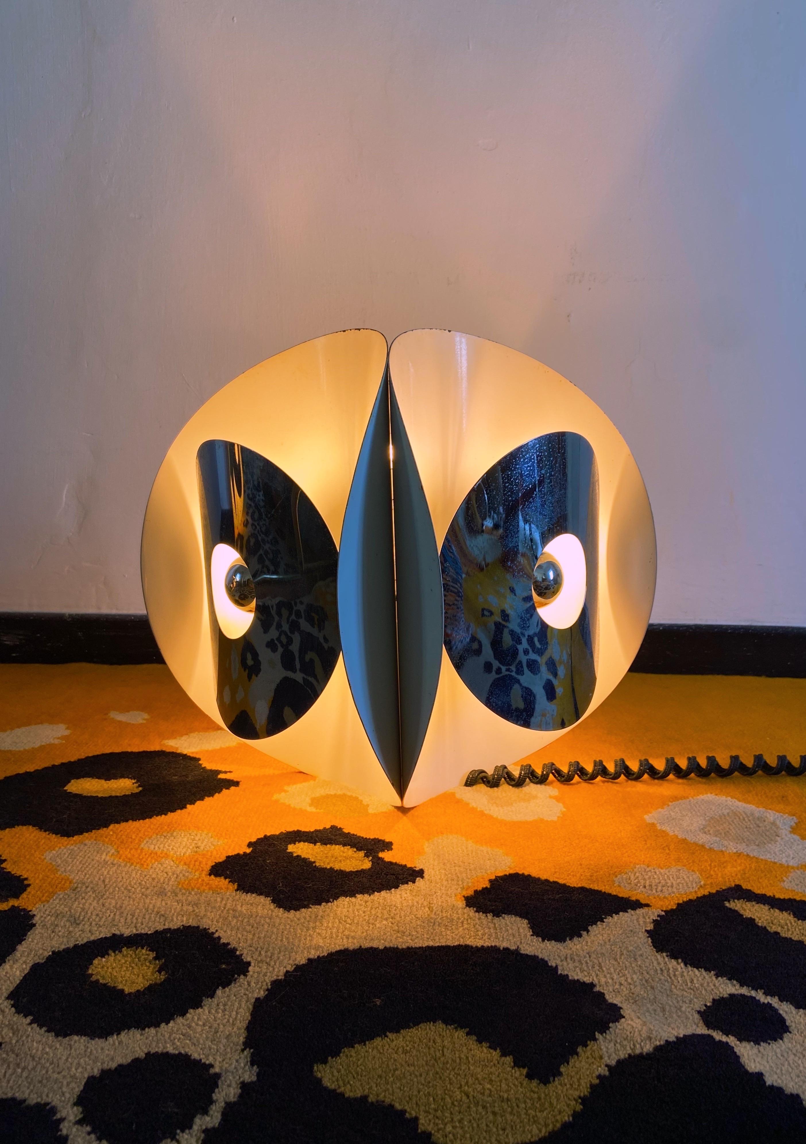 Lampe de table italienne de l'ère spatiale des années 1970 État moyen - En vente à Palermo, PA