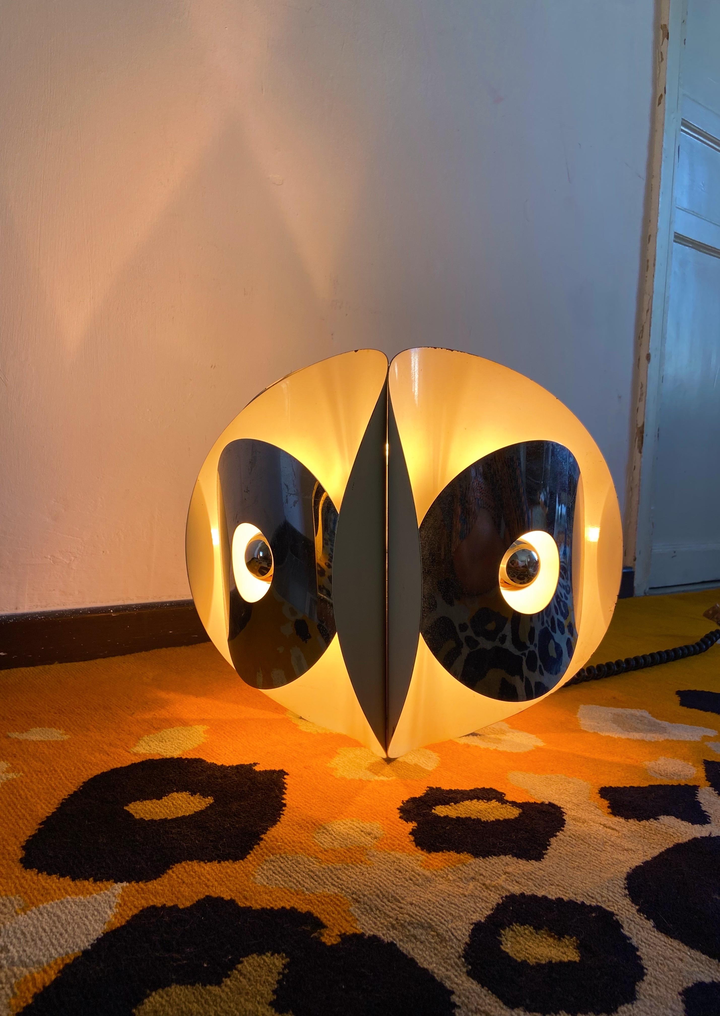 Metal 1970s Italian space age table lamp  For Sale