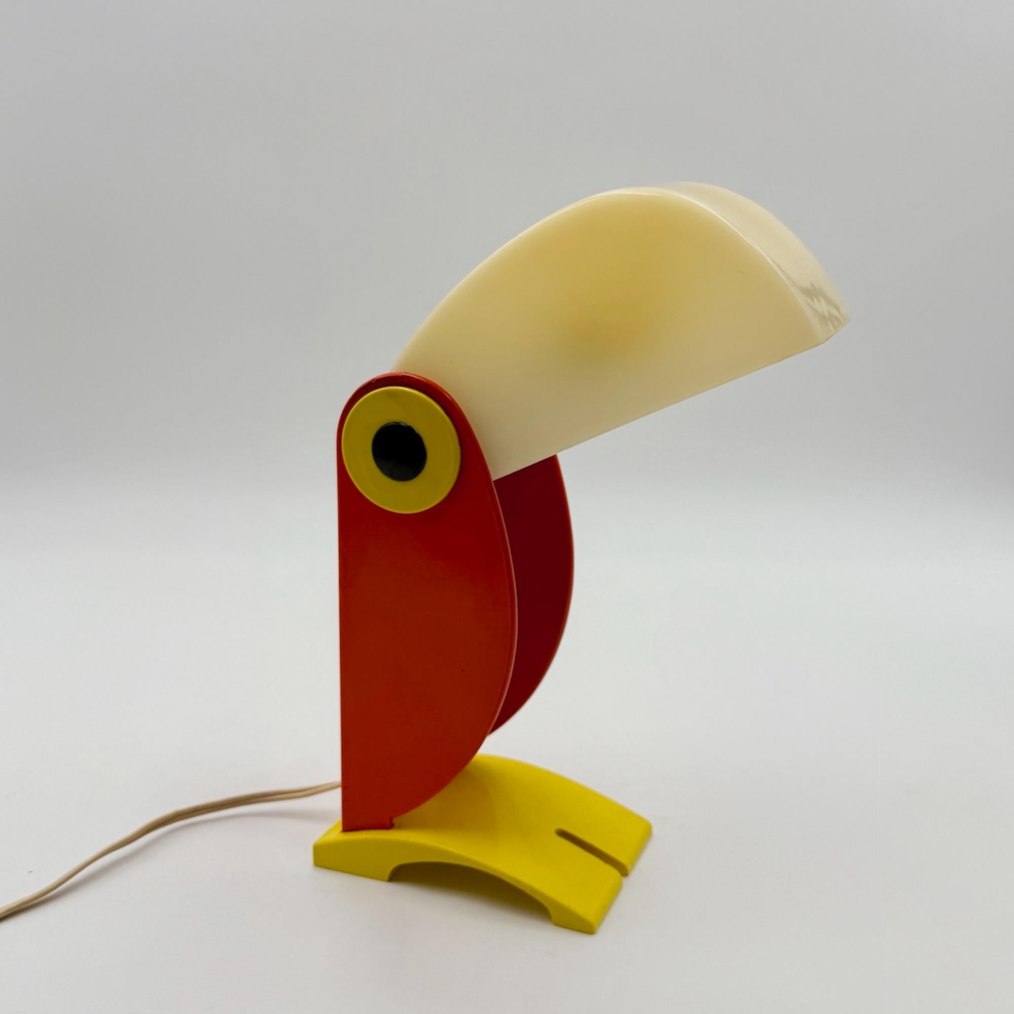 1970s Italian Space Age Toucan Table Lamp by Enea Ferrari in Plastic in vendita 4