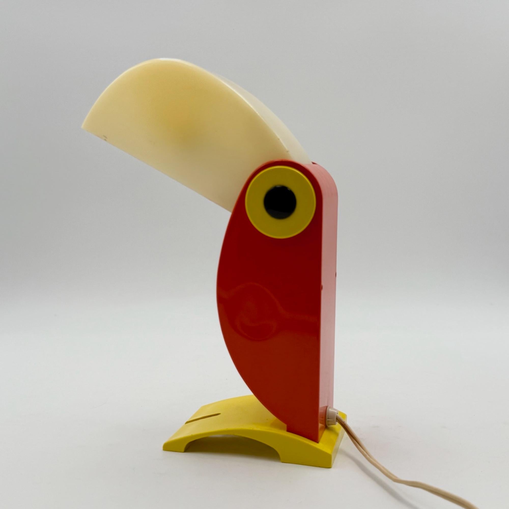 1970s Italian Space Age Toucan Table Lamp by Enea Ferrari in Plastic in vendita 6