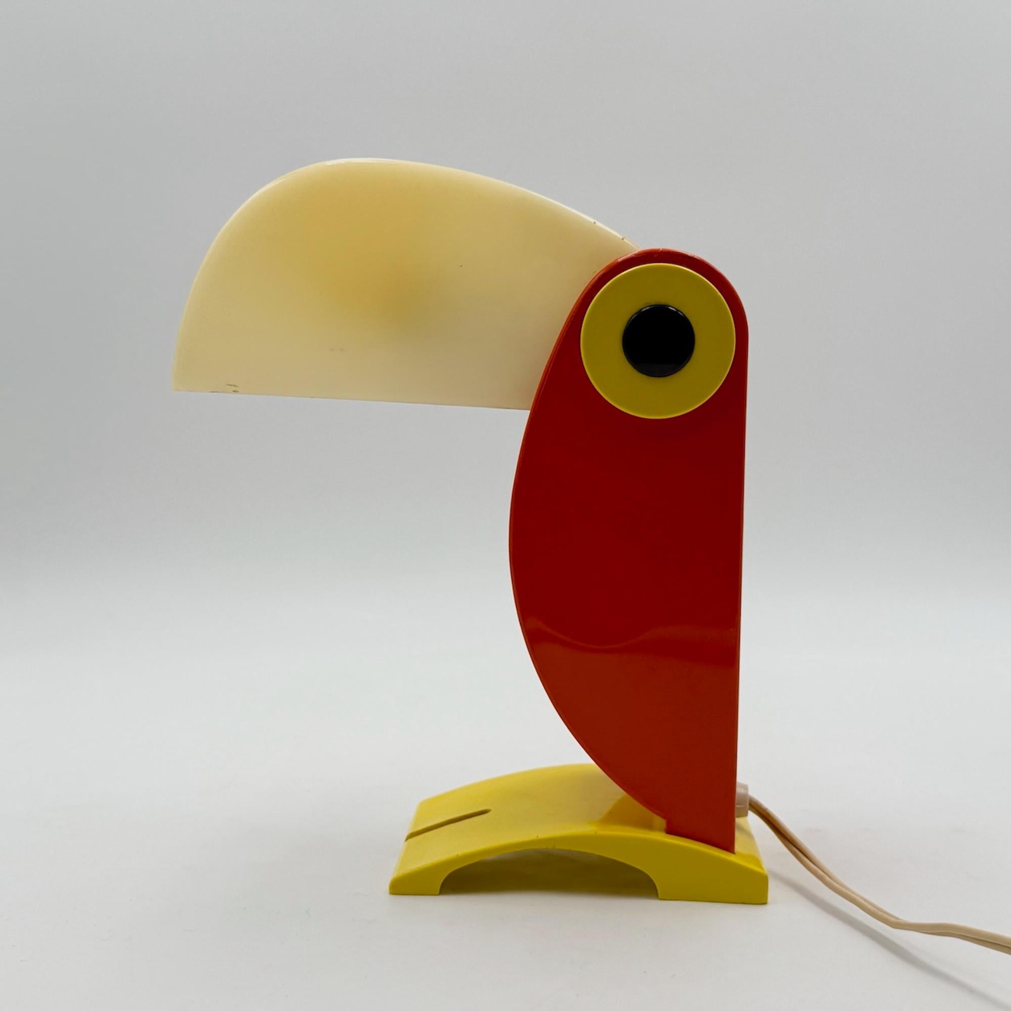 1970s Italian Space Age Toucan Table Lamp by Enea Ferrari in Plastic in vendita 8