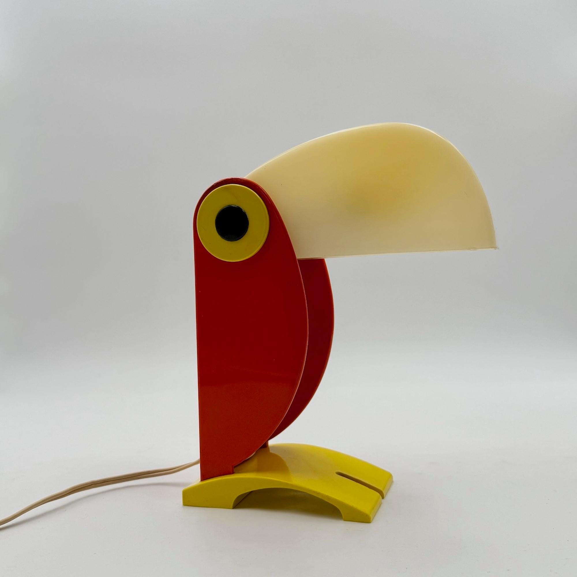 1970s Italian Space Age Toucan Table Lamp by Enea Ferrari in Plastic in vendita 12