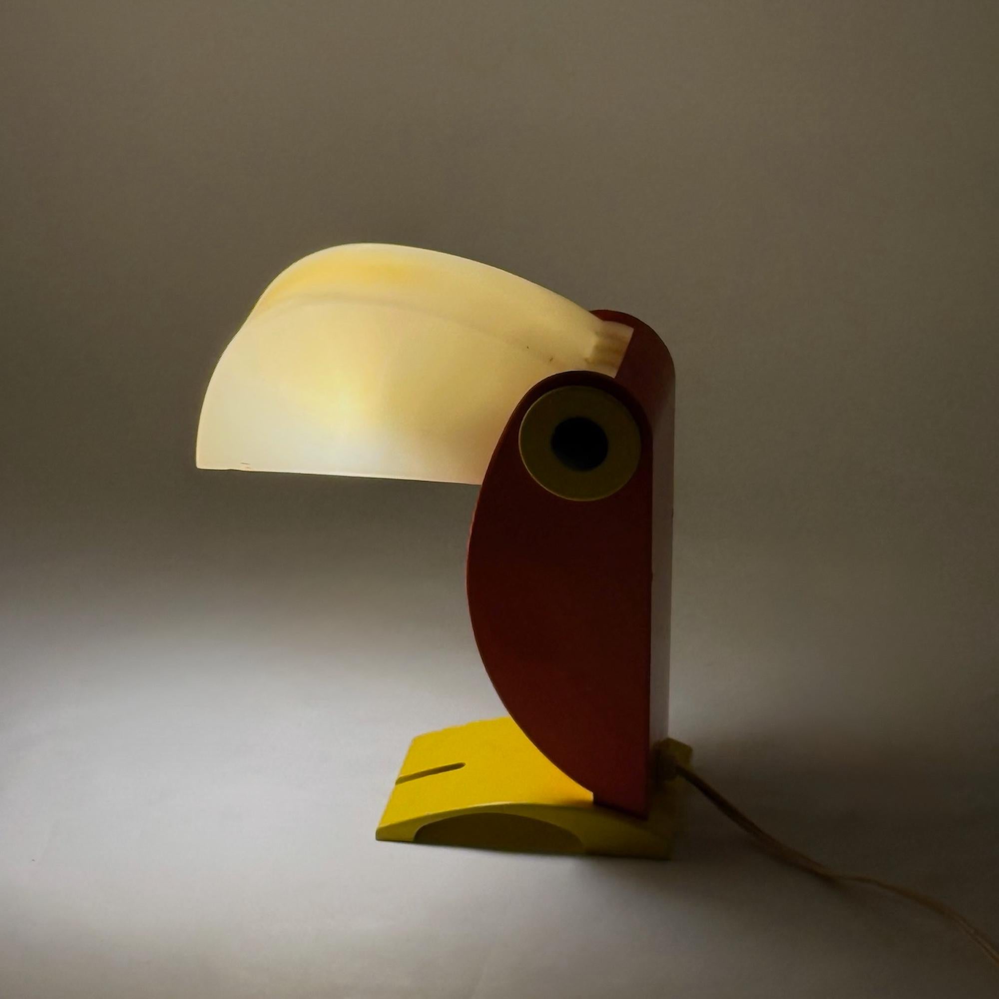 1970s Italian Space Age Toucan Table Lamp by Enea Ferrari in Plastic In condizioni buone in vendita a San Benedetto Del Tronto, IT