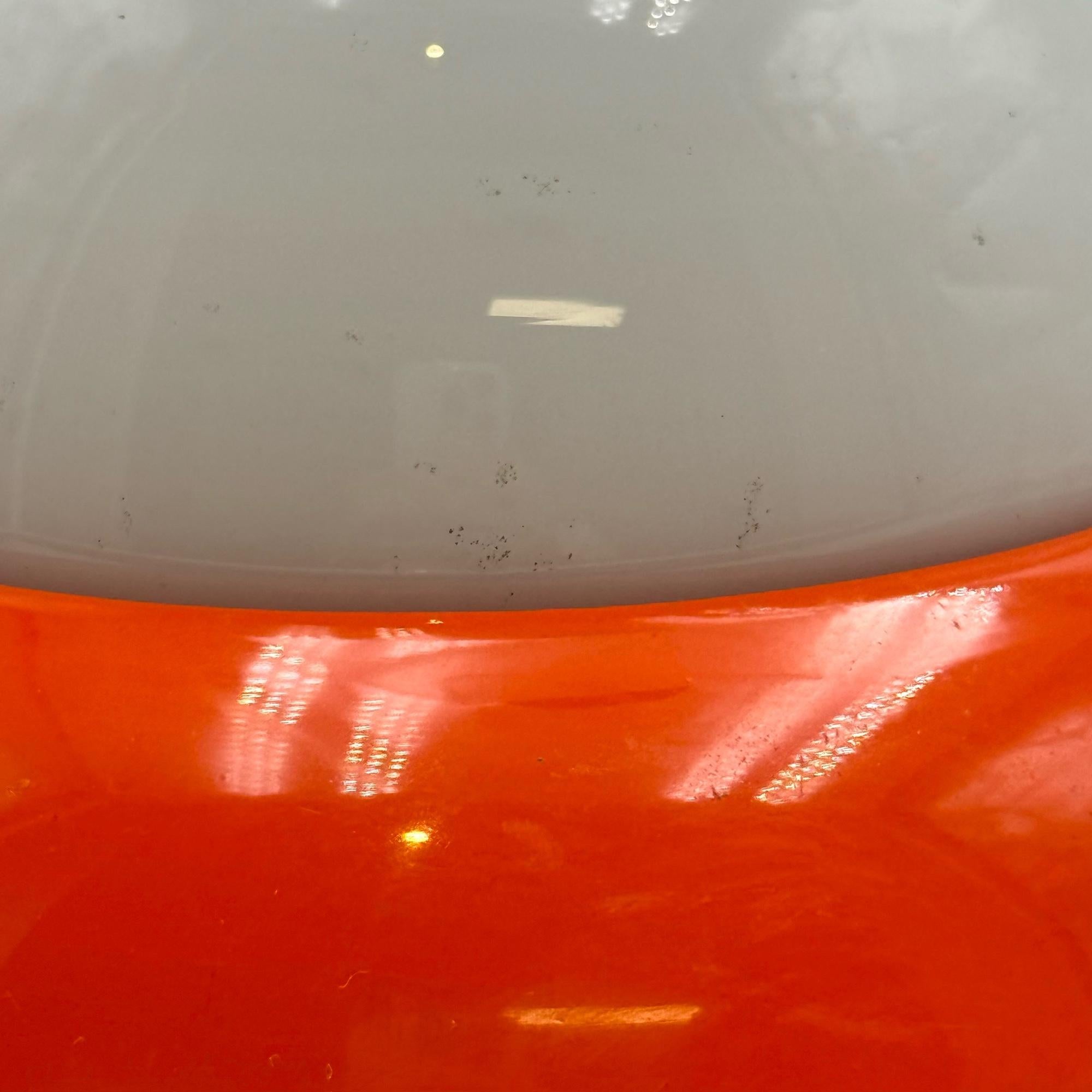 Italiano Lampada A Space Age degli anni '70 di Luci Milano Modello C 359 in rosso e bianco in vendita