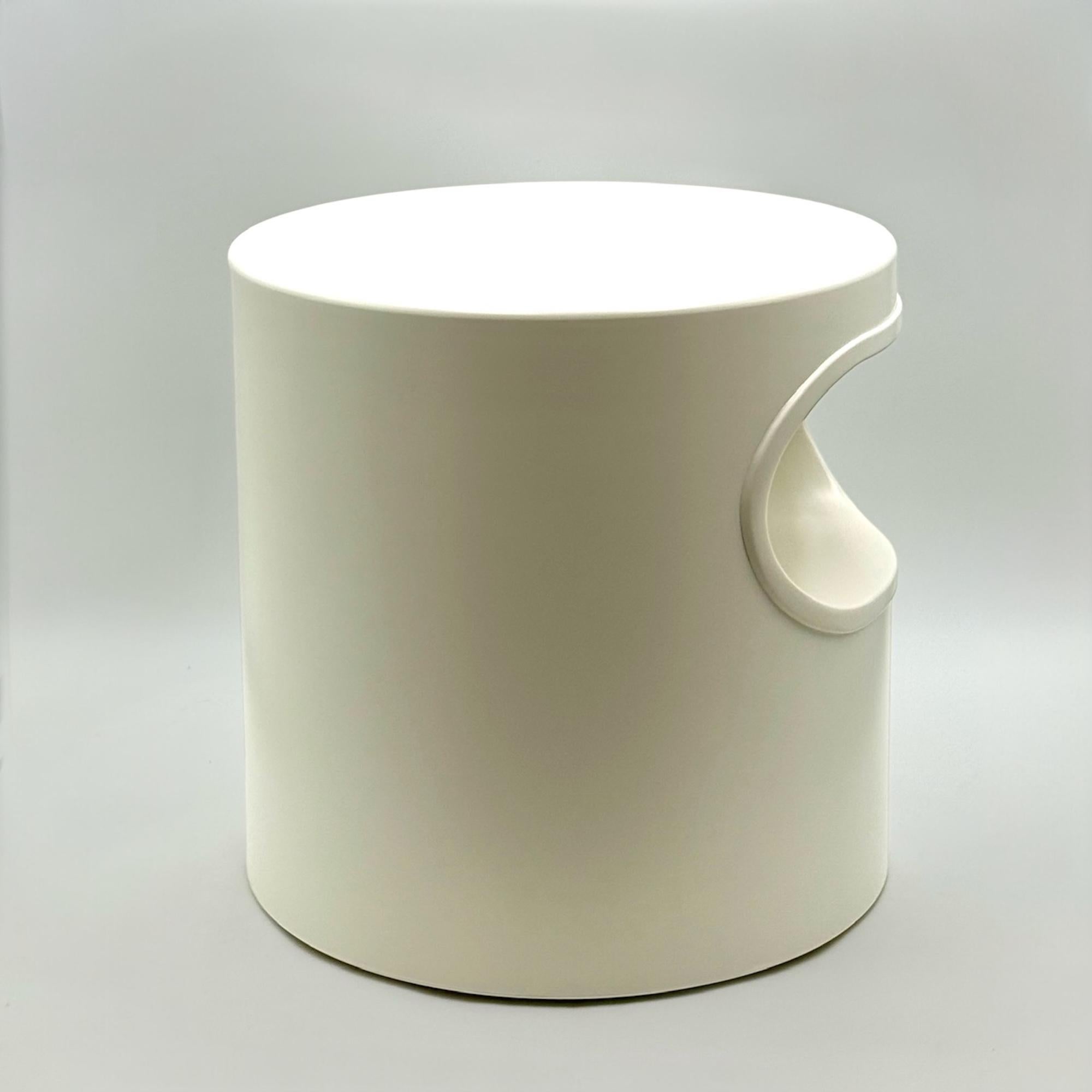 1970s Italian Space Age White Artemide Giano Vano Plastic Side Table For Sale 6