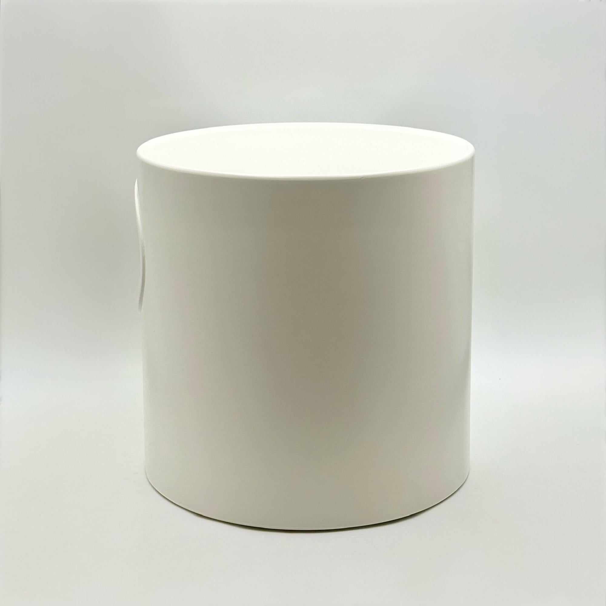 1970s Italian Space Age White Artemide Giano Vano Plastic Side Table For Sale 5