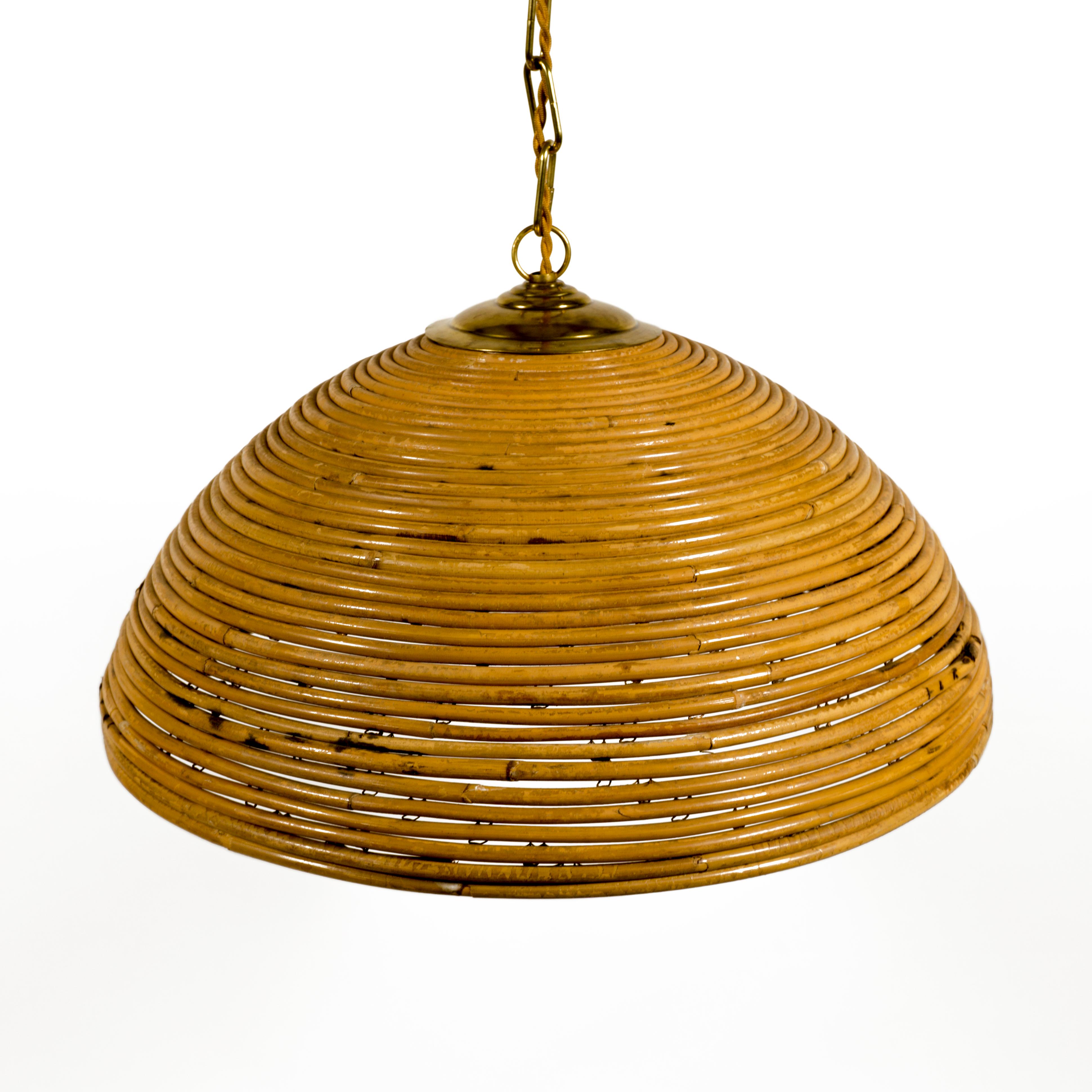 Gorgeous 1970s spiral-wrapped pencil reed dome shaped ceiling light with beautifully aged brass details. 1 E27 socket. 
Great italian mid century modern design. Attributed to Vivai del Sud. 
Very good vintage 100% original condition. Made in Italy.