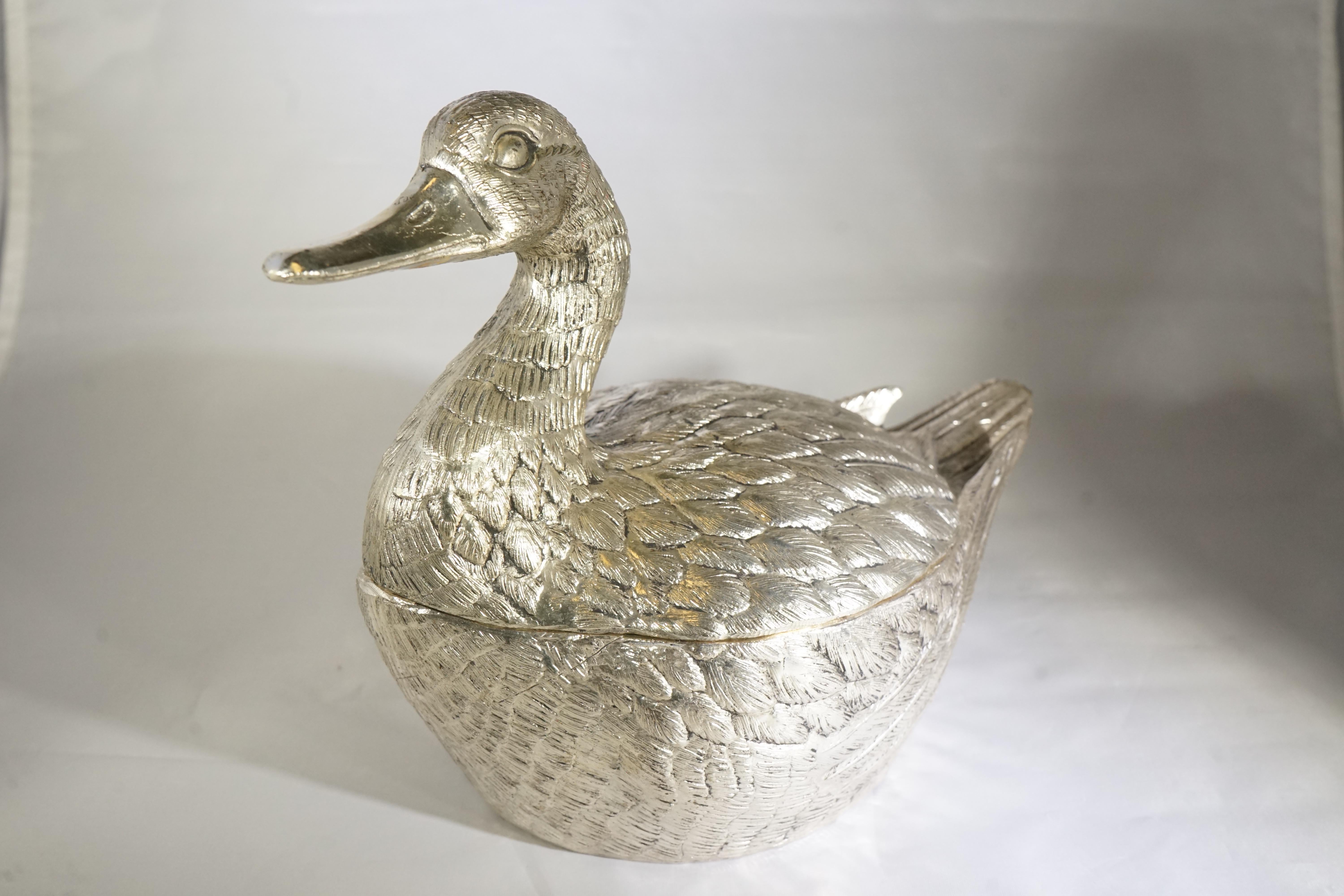 1970s Italian silver plated ice bucket in a duck design with textured detail by Mauro Manetti.