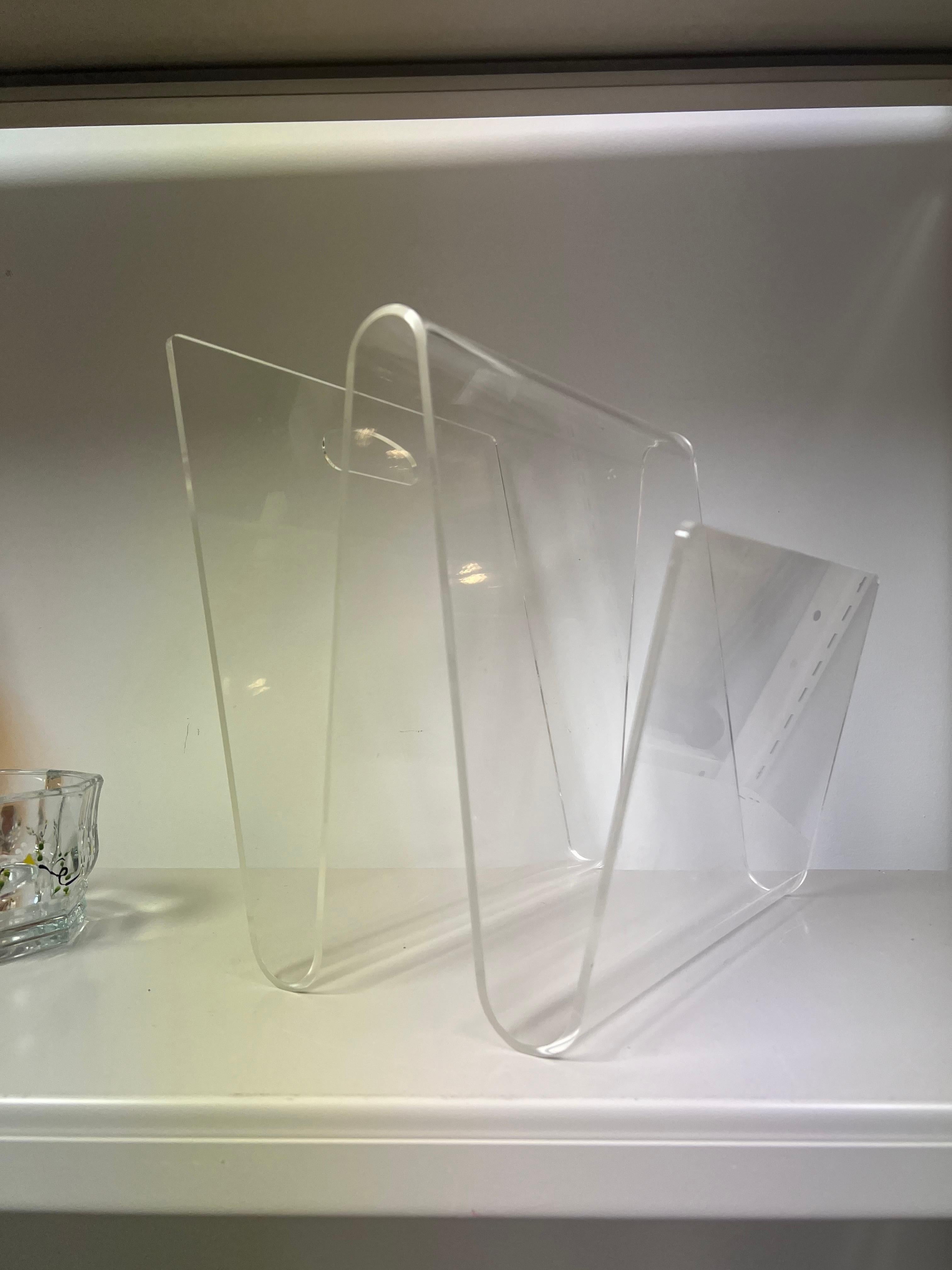 Fine XX secolo Portariviste in lucite stile anni '70 in vendita