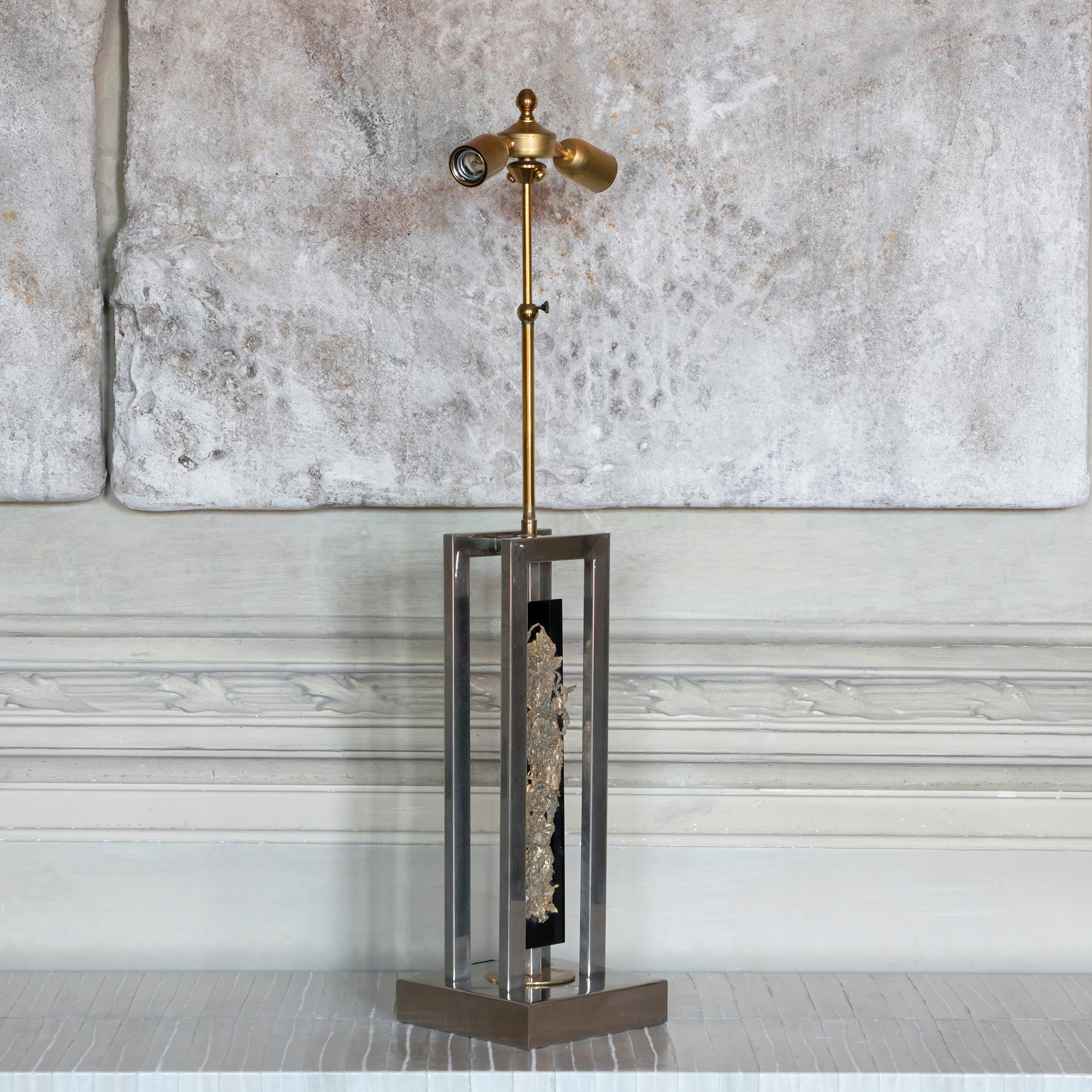 1970s Italian Table Lamp, Chrome, Plexiglass and Brass Details In Good Condition In Firenze, IT