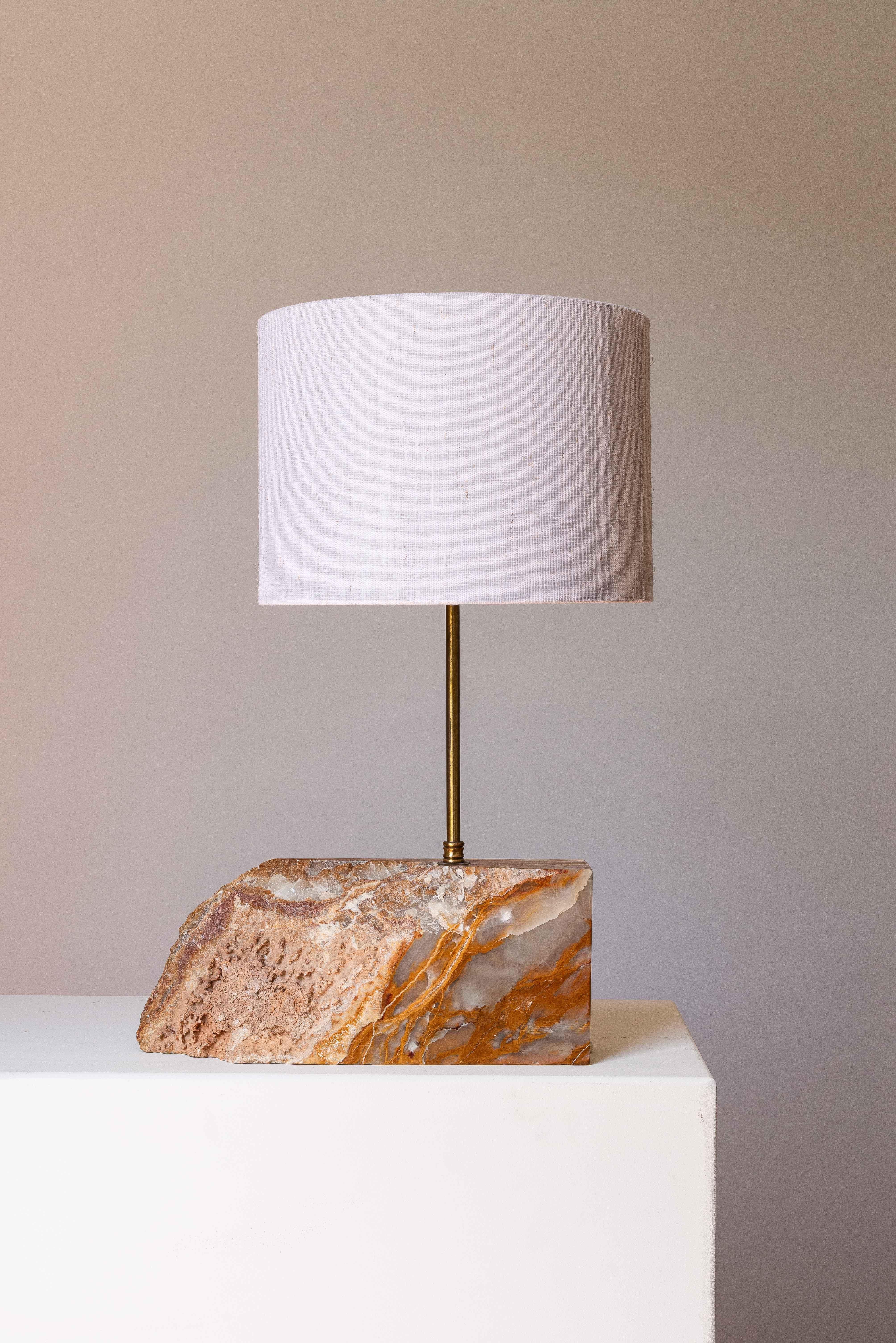 1970s Italian Table Lamp - Marble & Brass - Brutalist Design - Linen Shade

Sculptural organic modern marble and brass lamp crafted in the 1970s.

The base is carved from a solid block of natural marble, featuring a compelling interplay between
