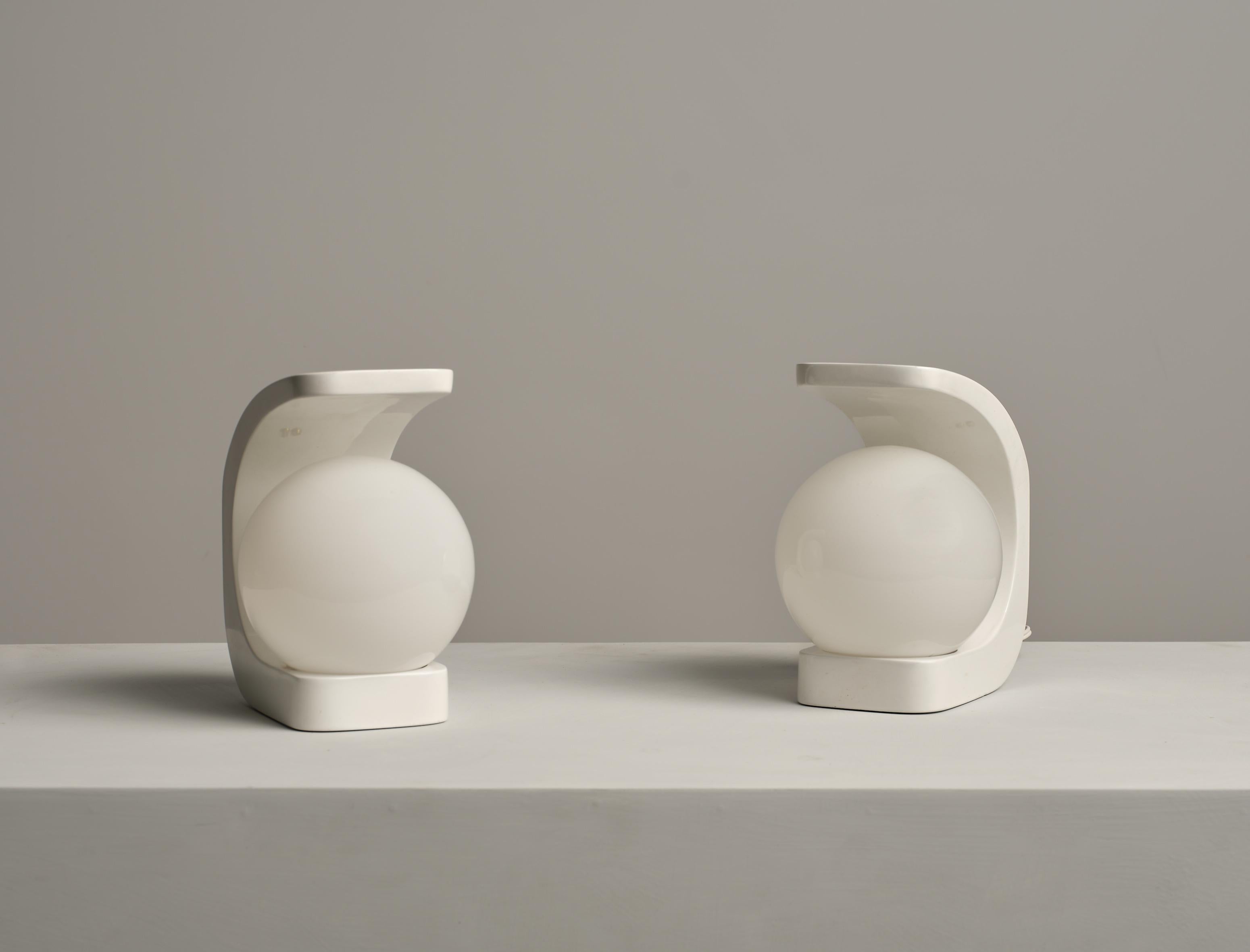 1970s Italian Table Lamps in White Lacquered Wood and Milk Glass Spherical Shade 1