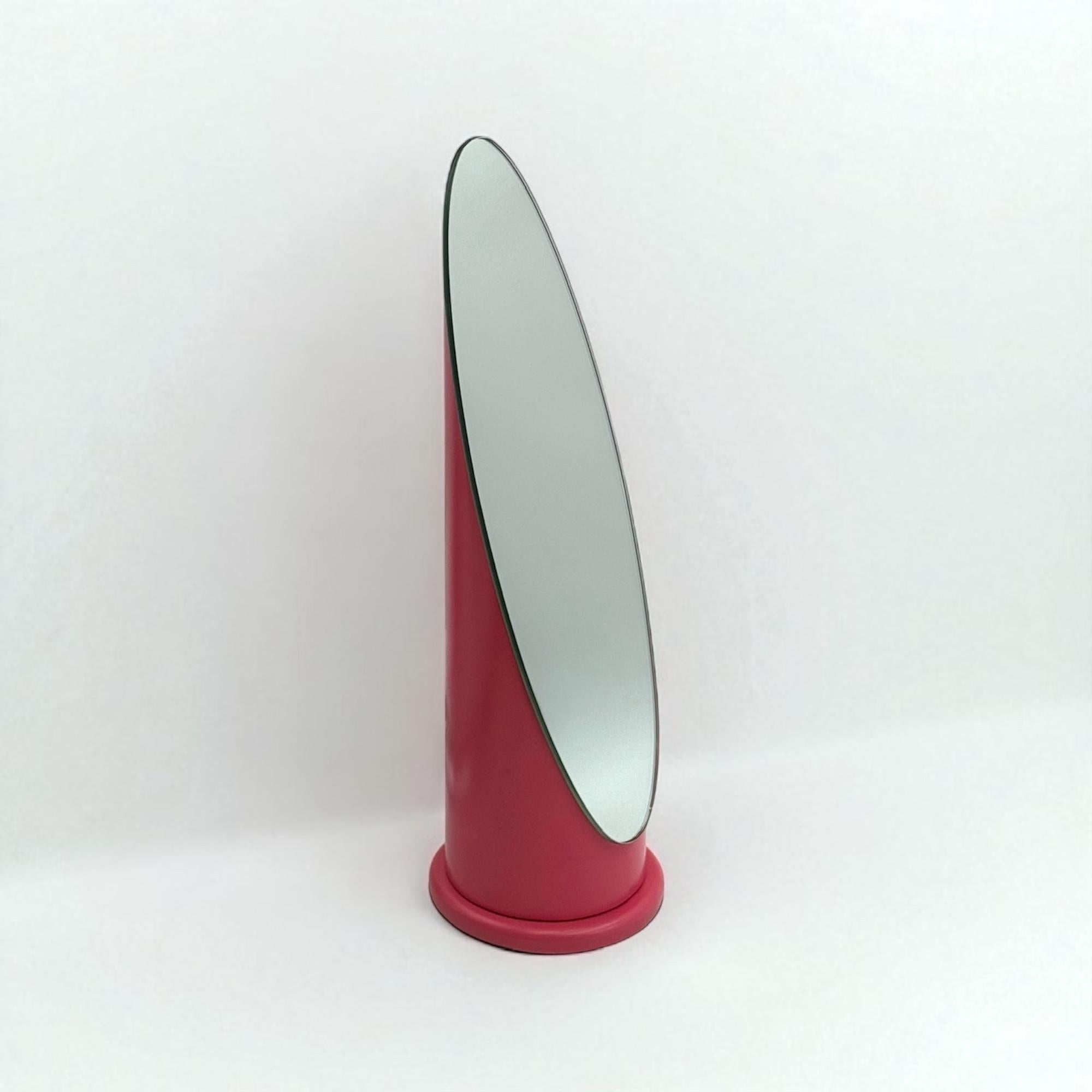Miroir de table italien des années 1970 en plastique fuchsia et verre Pop Style Bon état - En vente à San Benedetto Del Tronto, IT