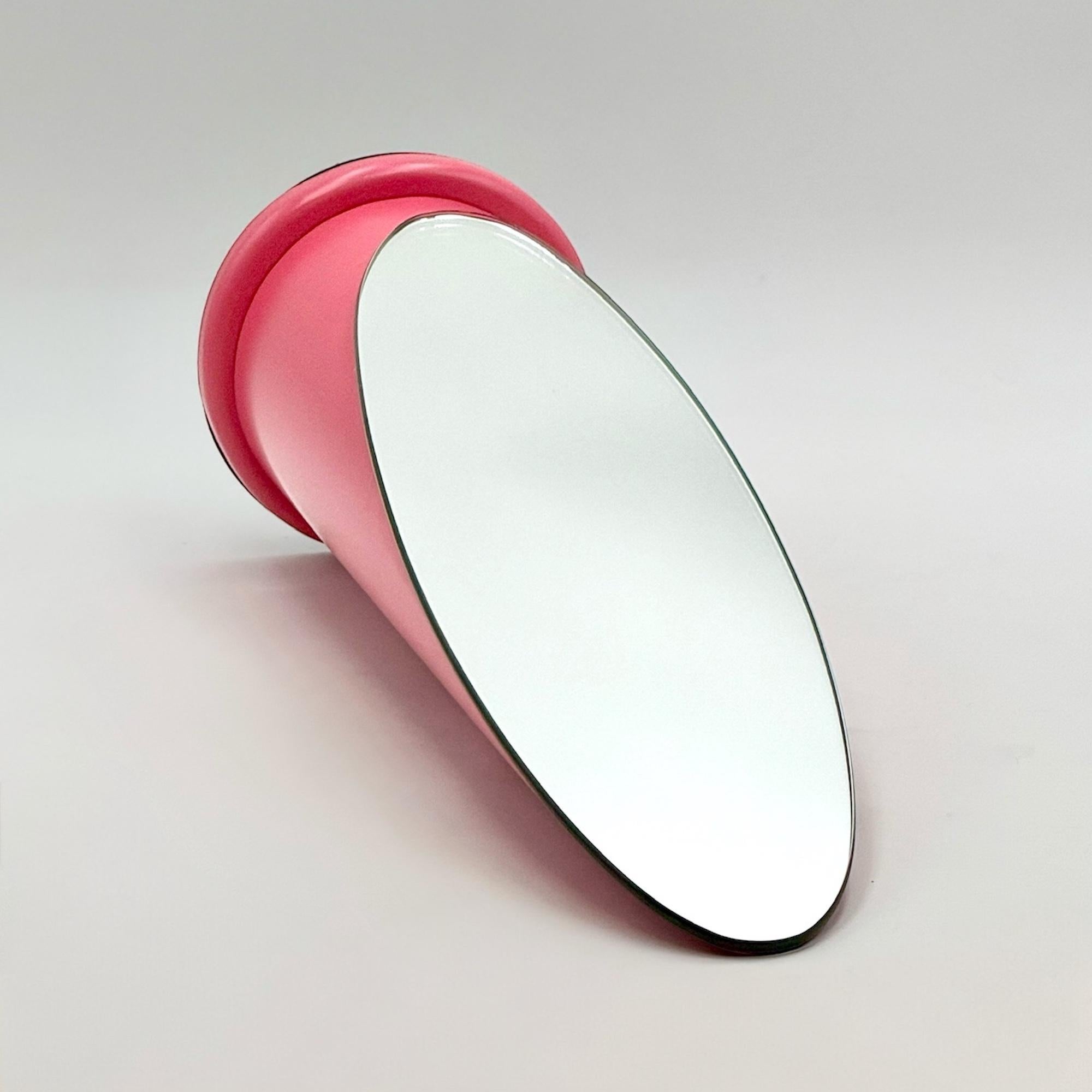 Fin du 20e siècle Miroir de table italien des années 1970 en plastique fuchsia et verre Pop Style en vente