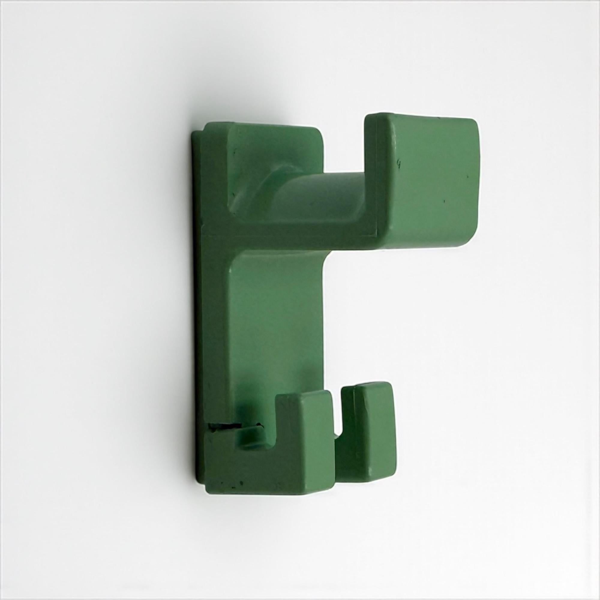 Percheros de pared italianos de plástico verde azulado de los años 70 por Olaf von Bohr para Gedy finales del siglo XX en venta