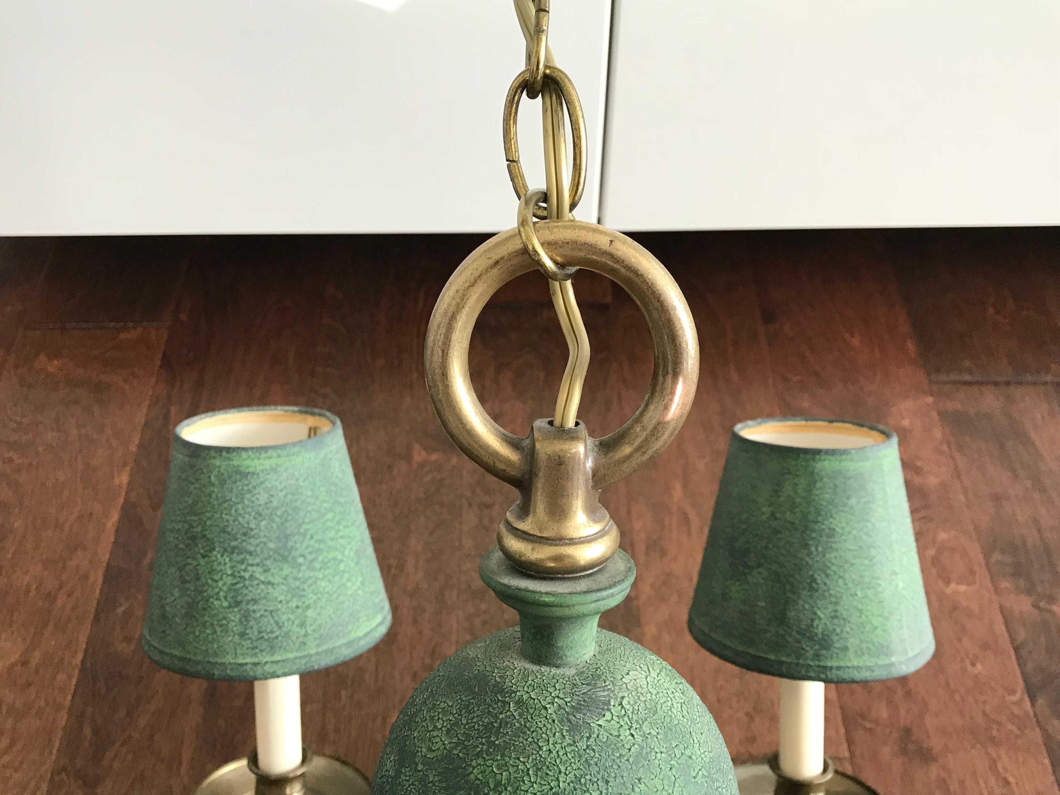 Offered is a fabulous, 1970s Italian tole and brass six-arm chandelier in the shape of a pineapple or palm tree motif. Perfect for any garden inspired setting! The fixture has a gorgeous black and green hand-applied sponge texture all-over the metal