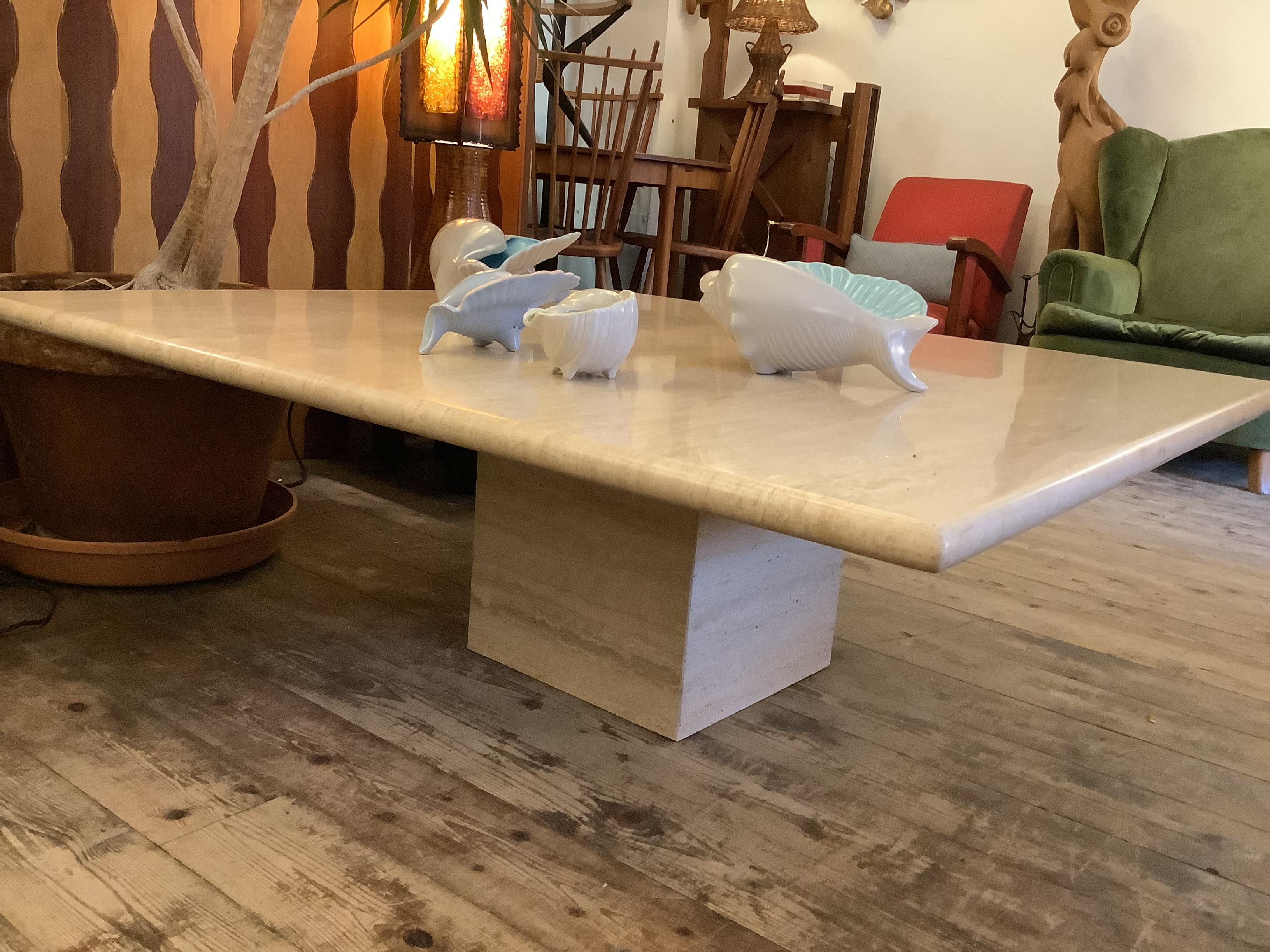 1970's Italian Travertine coffee table In Good Condition For Sale In London, Lambeth
