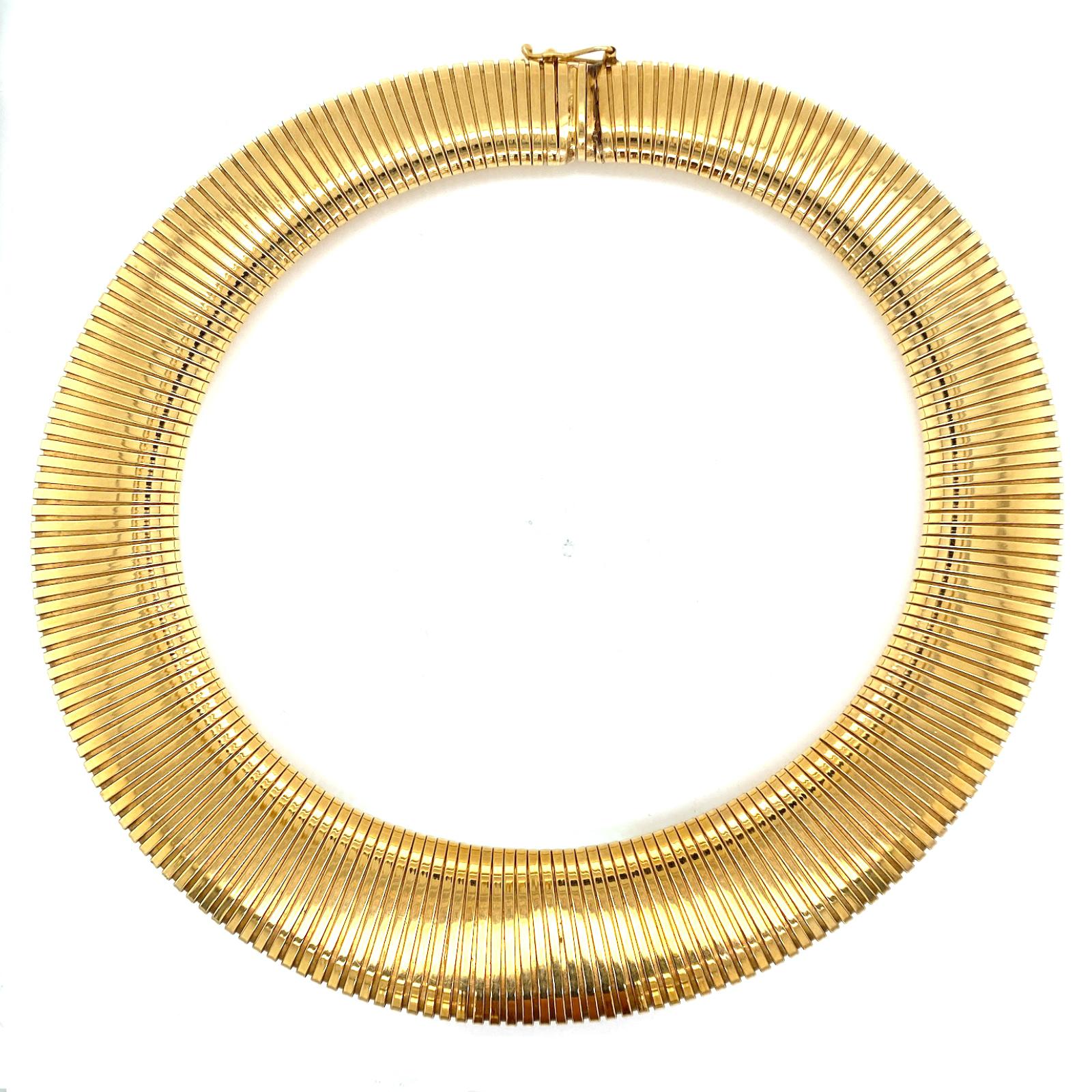 1970's Italian Tubogas 18 Karat Yellow Gold Graduated Vintage Necklace In Excellent Condition In Boca Raton, FL