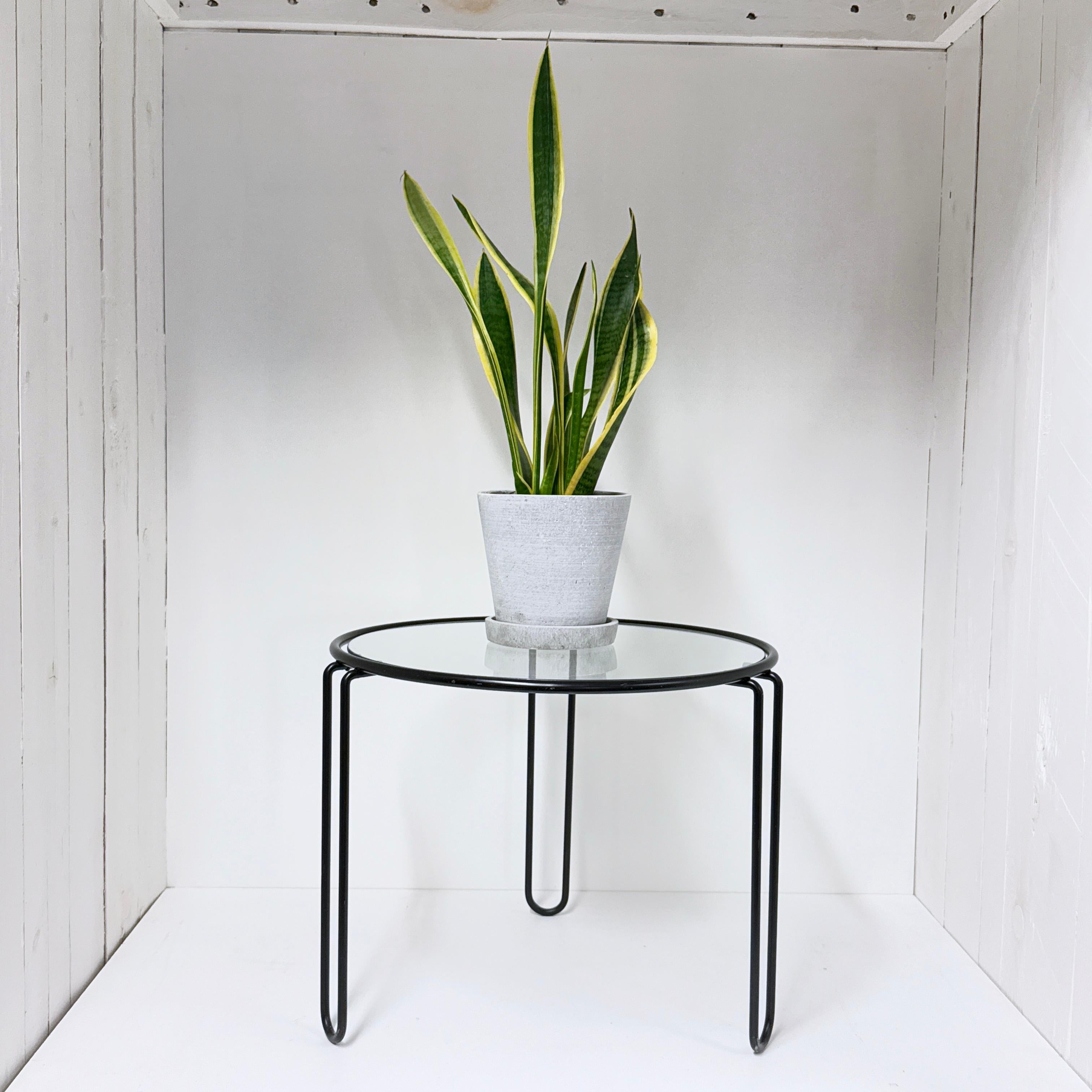 Table basse / d'appoint italienne en acier tubulaire et verre des années 1970 en vente 6