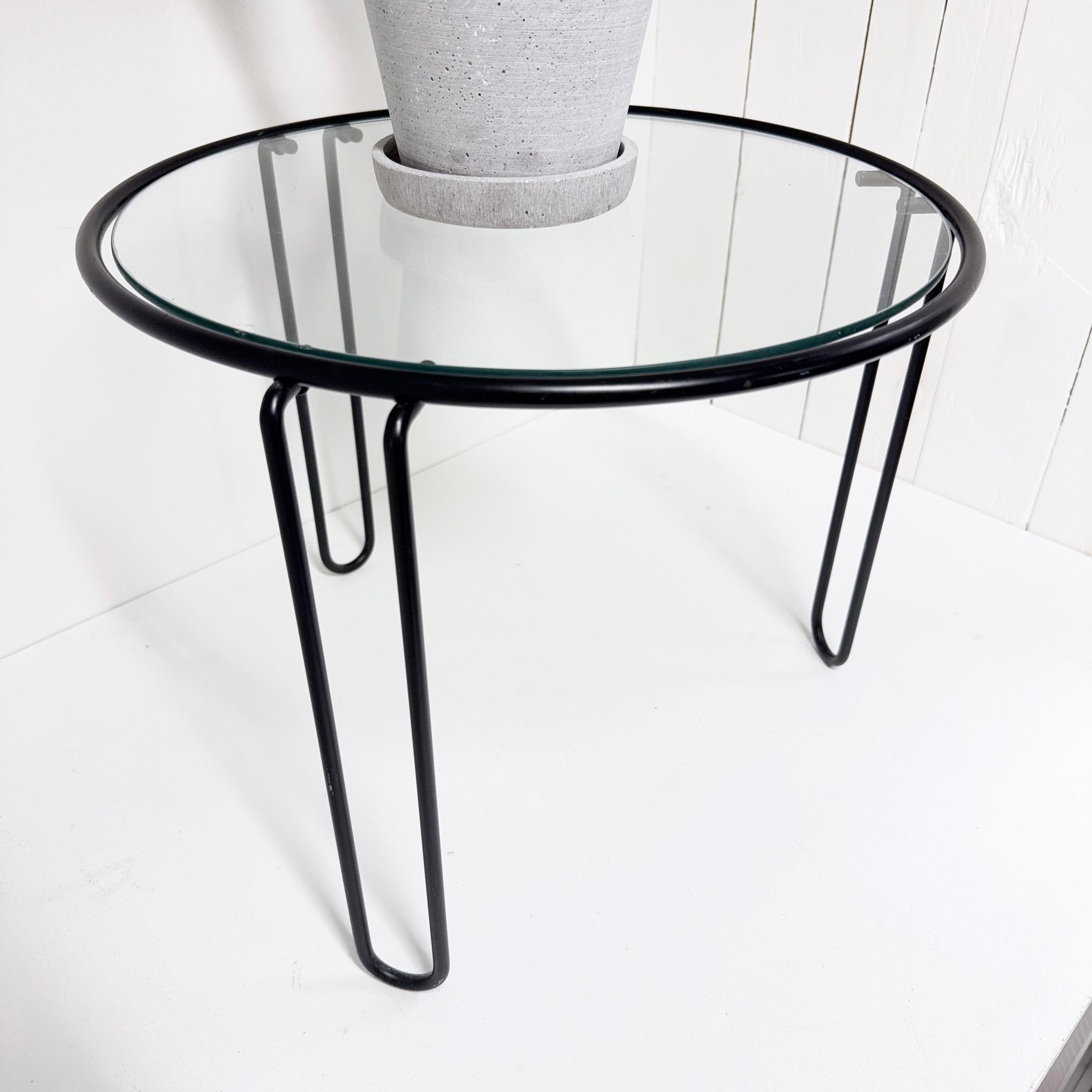 Table basse / d'appoint italienne en acier tubulaire et verre des années 1970 en vente 8