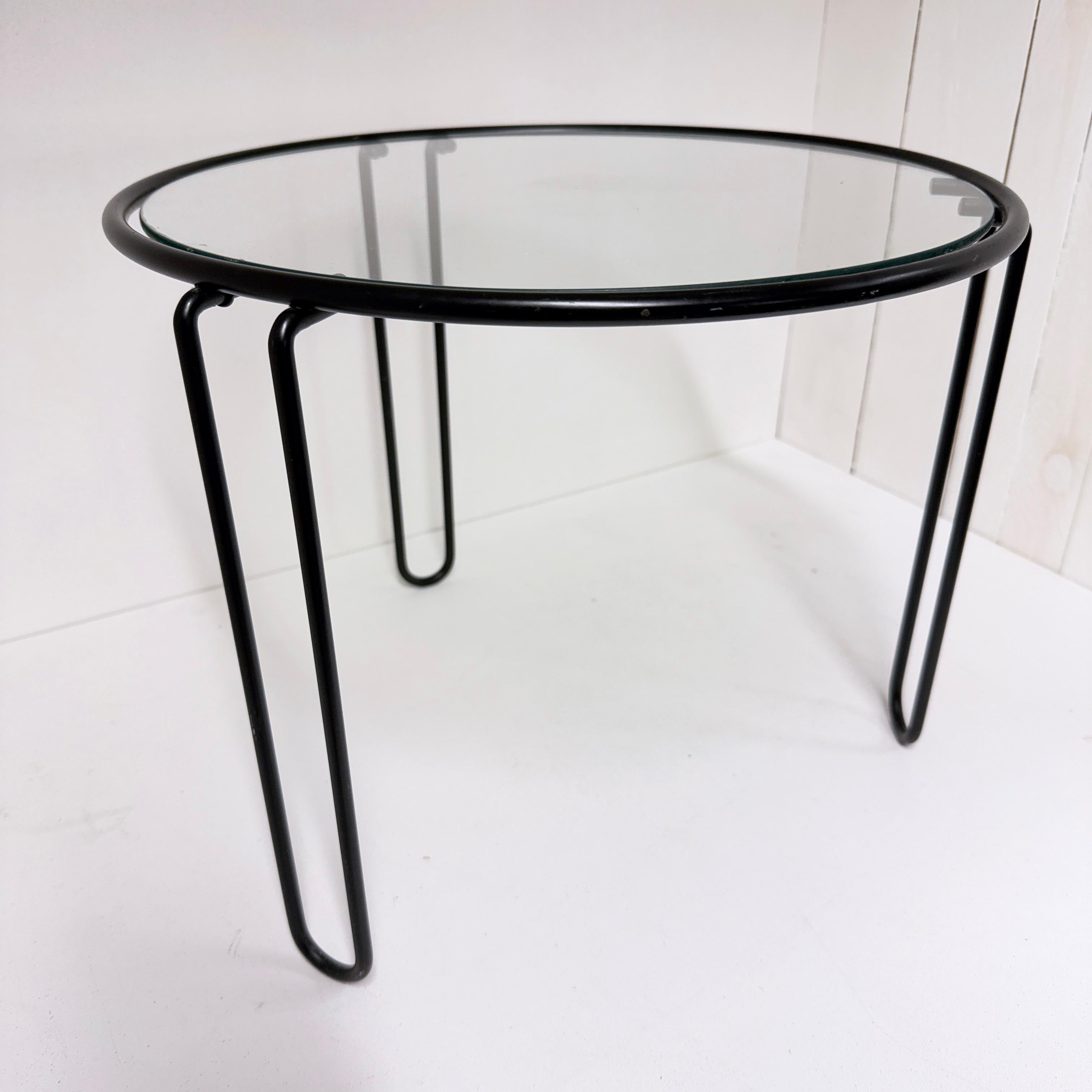 Table basse / d'appoint italienne en acier tubulaire et verre des années 1970 en vente 9