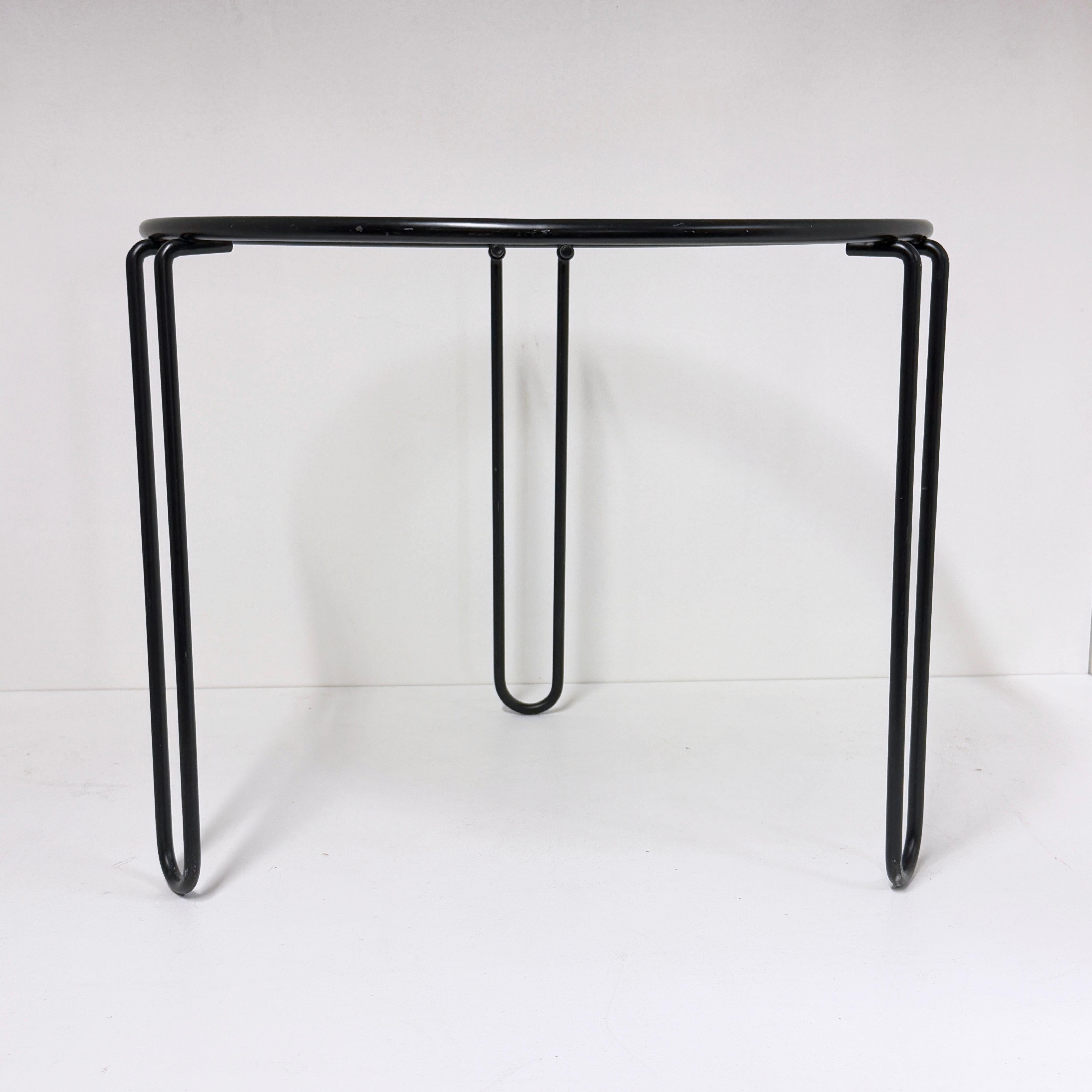 Métal Table basse / d'appoint italienne en acier tubulaire et verre des années 1970 en vente