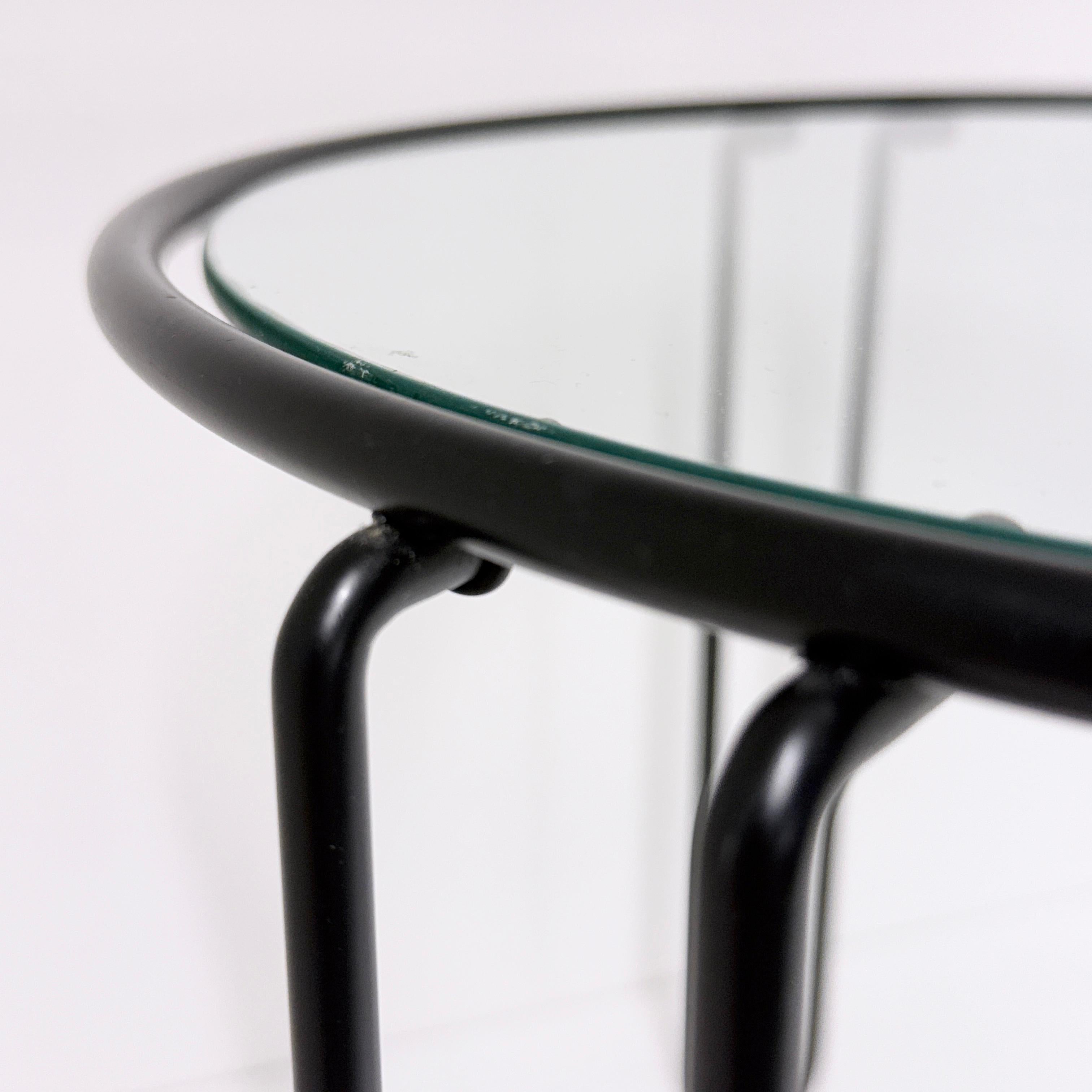 Table basse / d'appoint italienne en acier tubulaire et verre des années 1970 en vente 1