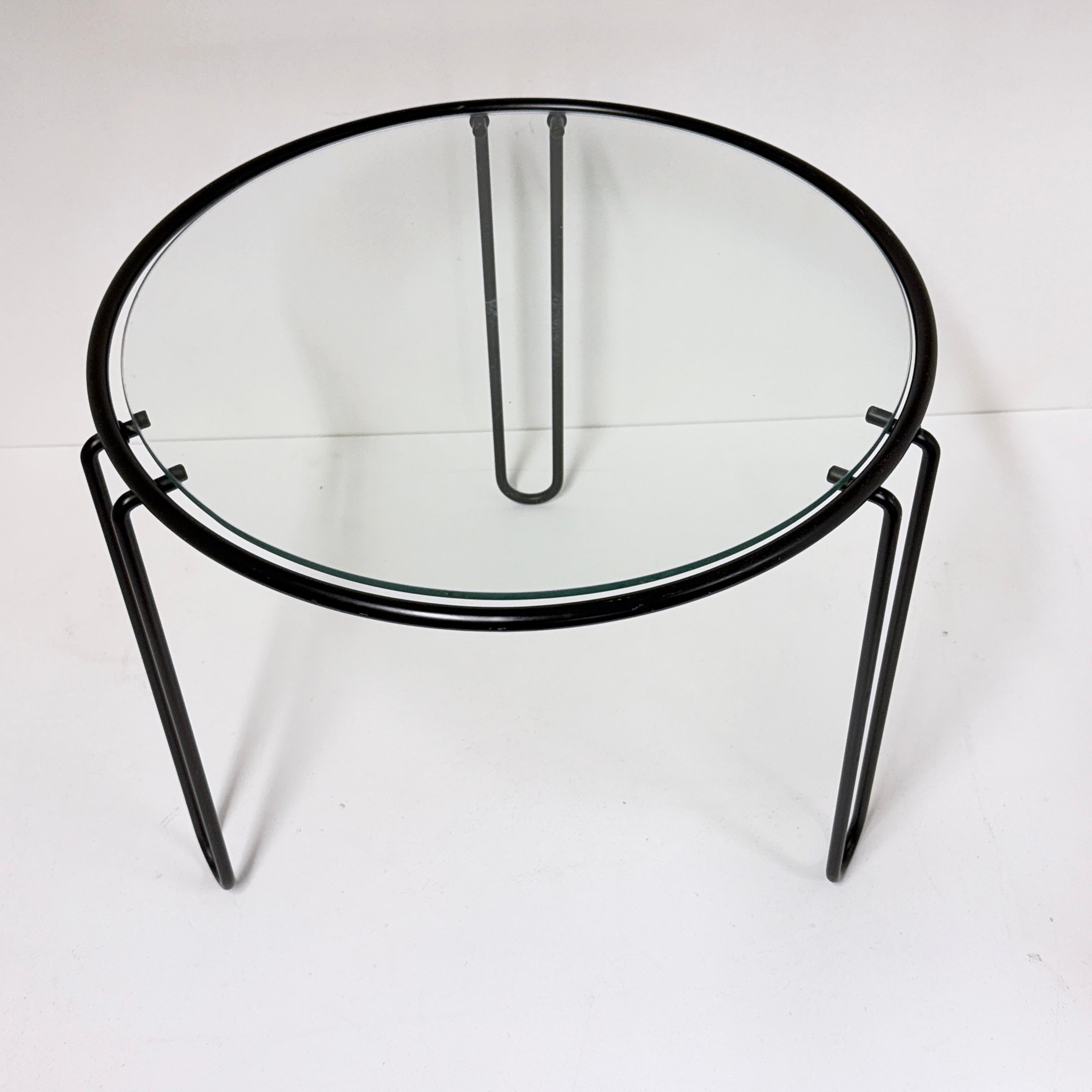 Table basse / d'appoint italienne en acier tubulaire et verre des années 1970 en vente 2