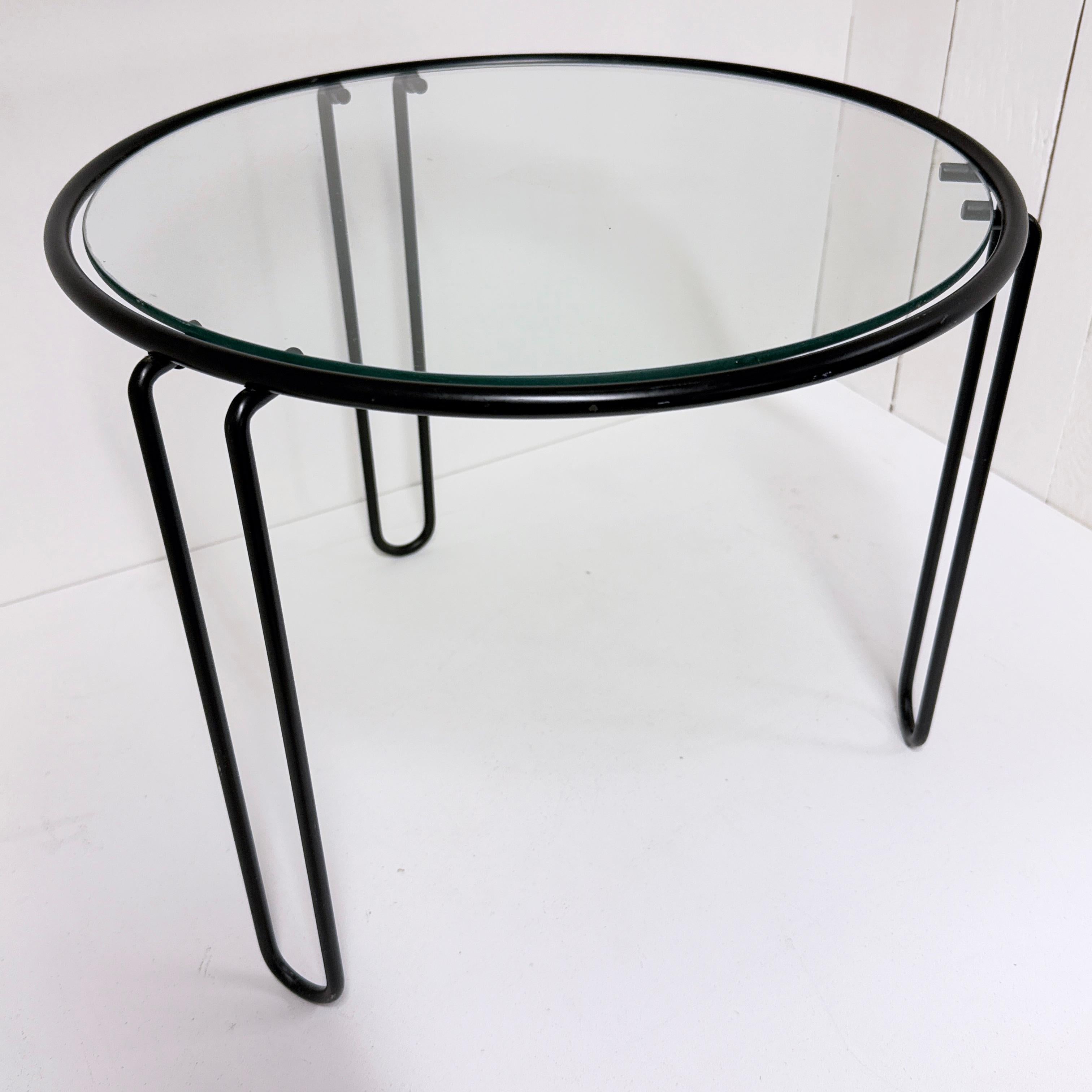 Table basse / d'appoint italienne en acier tubulaire et verre des années 1970 en vente 3