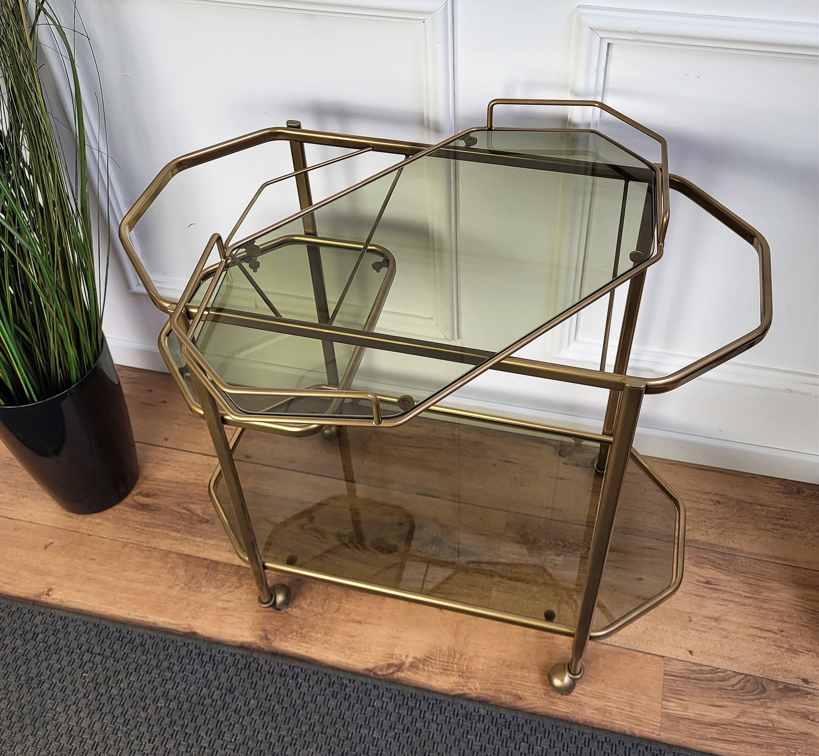 1970s Italian Two-Tier Brass Glass Octagonal Bar Cart with Removable Top Tray For Sale 2